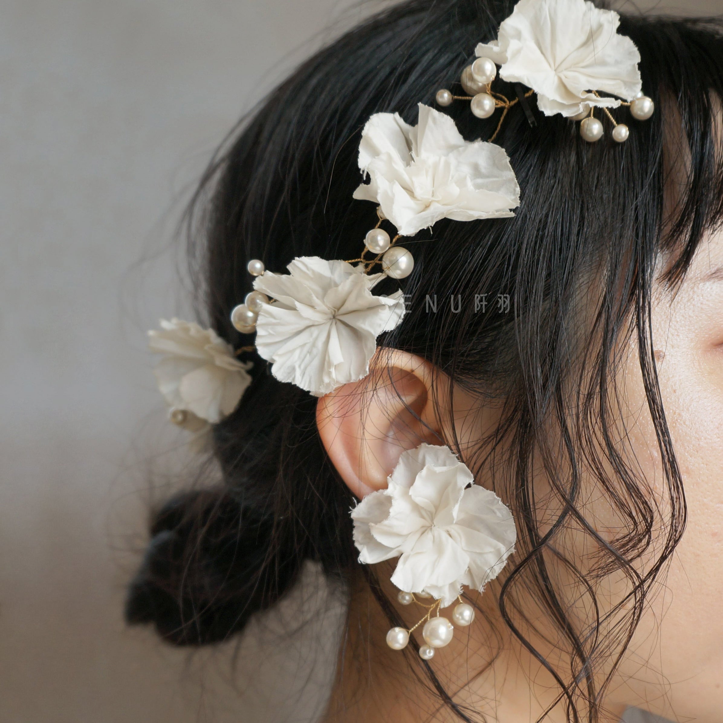 【日本手藝師|日本手作|新娘飾物|布花|髮飾/耳夾|兩用】 Amora Flower Twist<br>Hair Clip/ Earring<br>(Single Side)