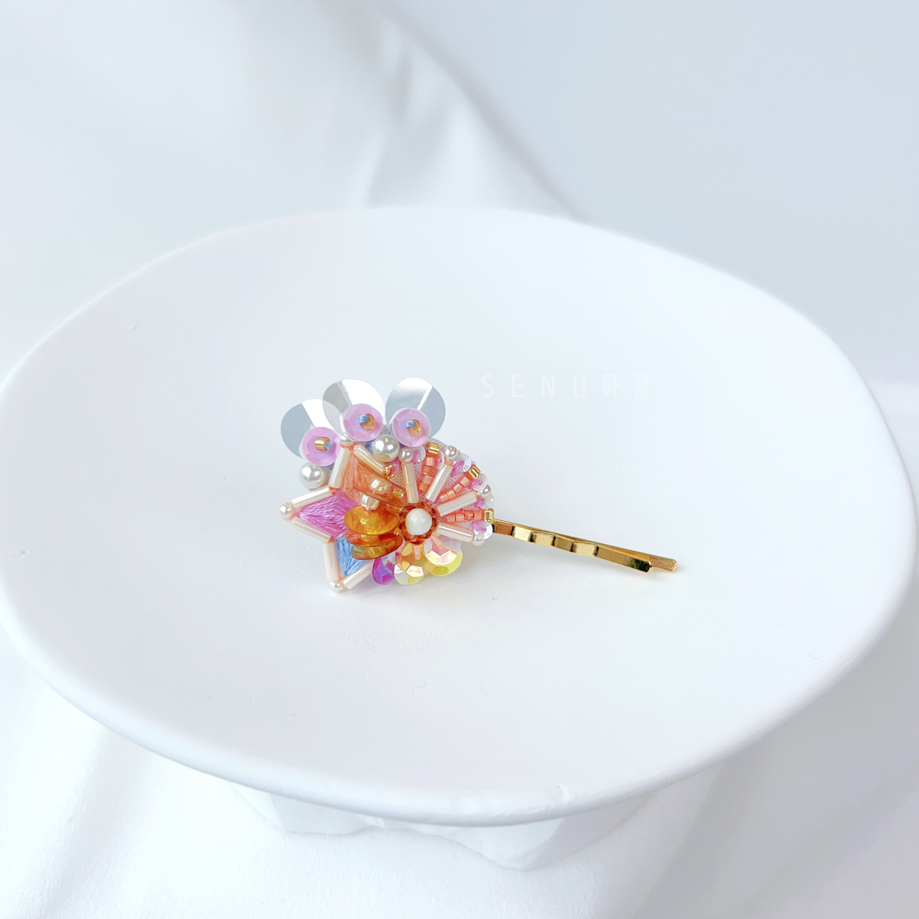 【日本手藝師|日本手作飾物|刺繡|頭飾/髮飾|髮夾】 煙火釘珠刺繡一字髮夾