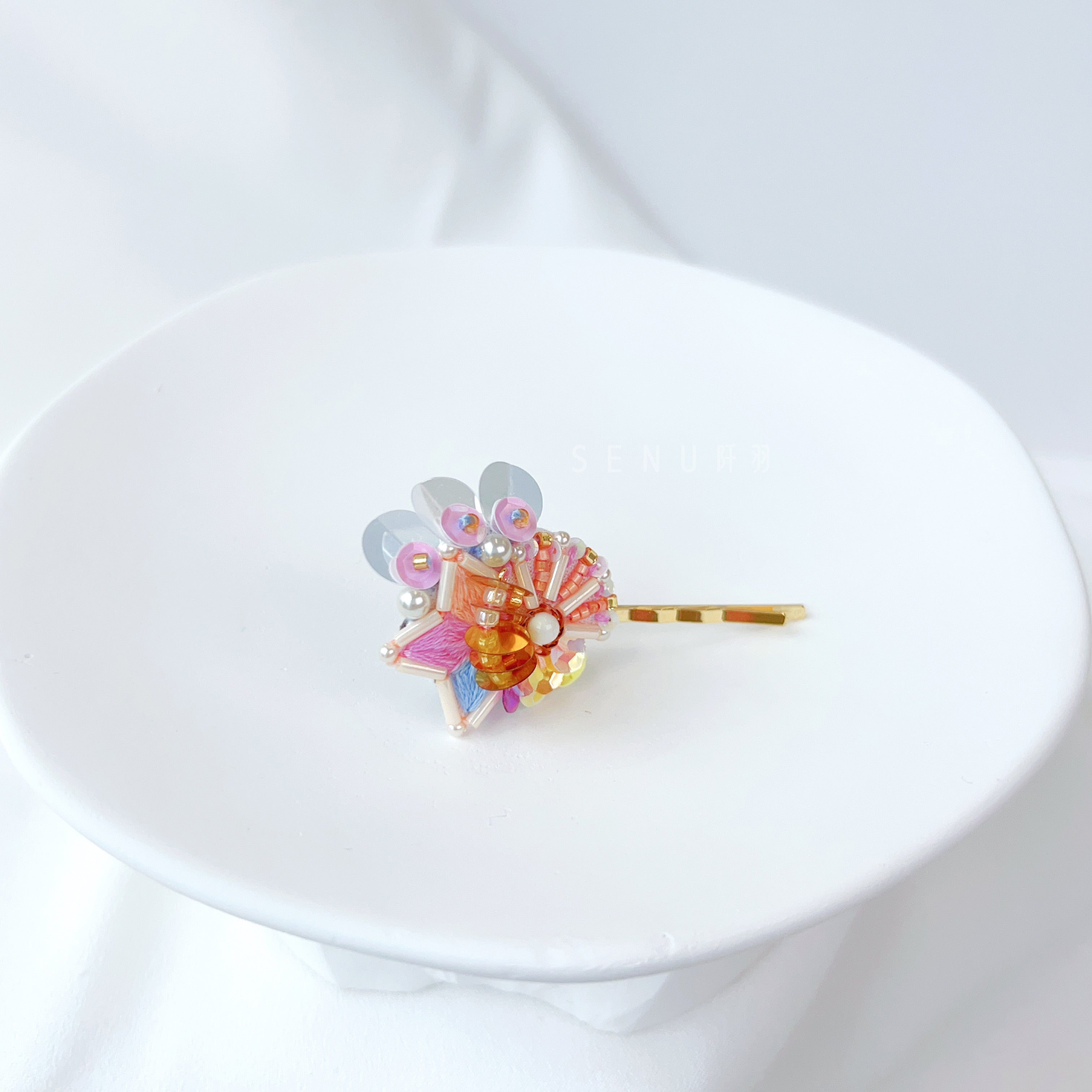 【日本手藝師|日本手作飾物|刺繡|頭飾/髮飾|髮夾】 煙火釘珠刺繡一字髮夾