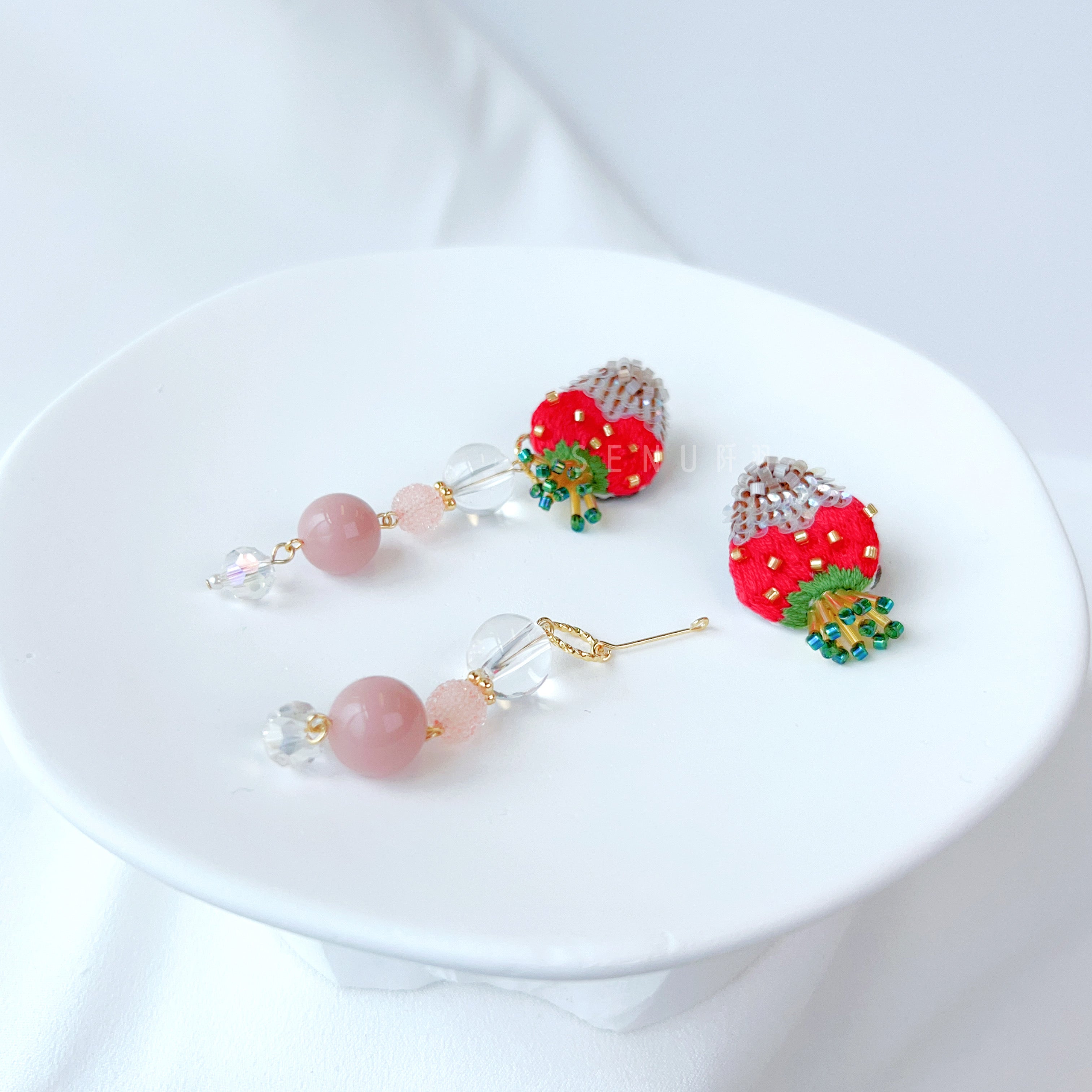 【日本手藝師|日本手作飾物|刺繡|耳飾|耳環】 草莓釘珠刺繡耳環