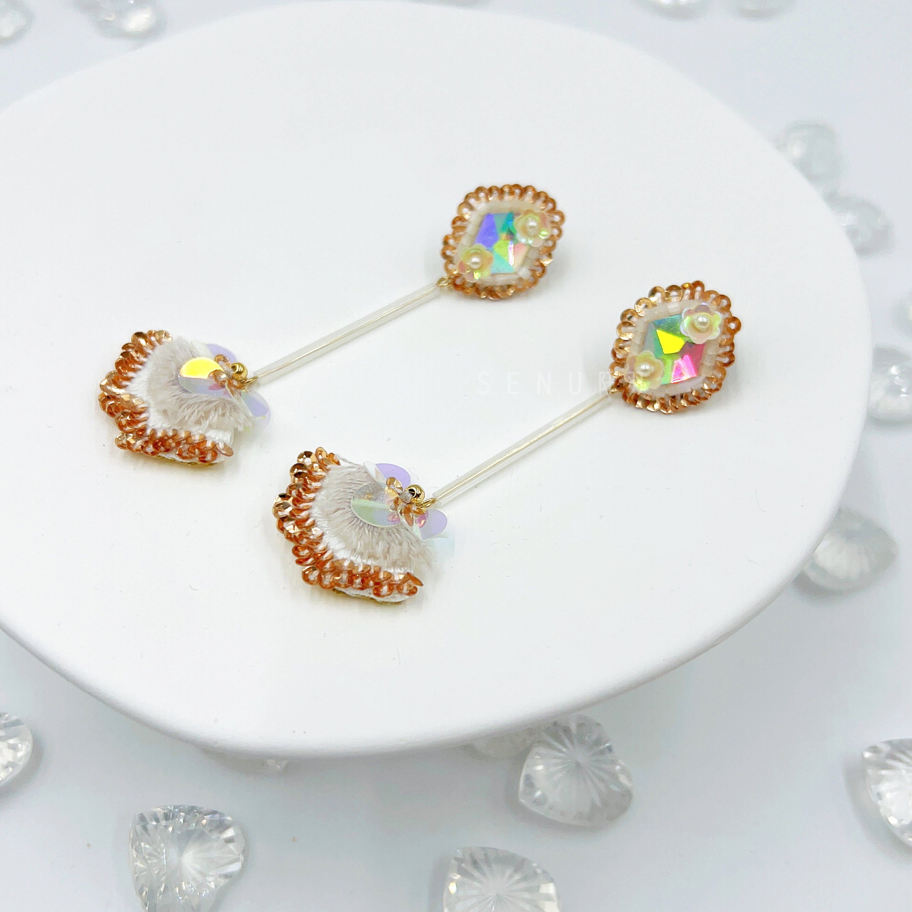 【日本手藝師|日本手作飾物|刺繡|耳飾|耳環】 菱鑽吊扇形刺繡耳環