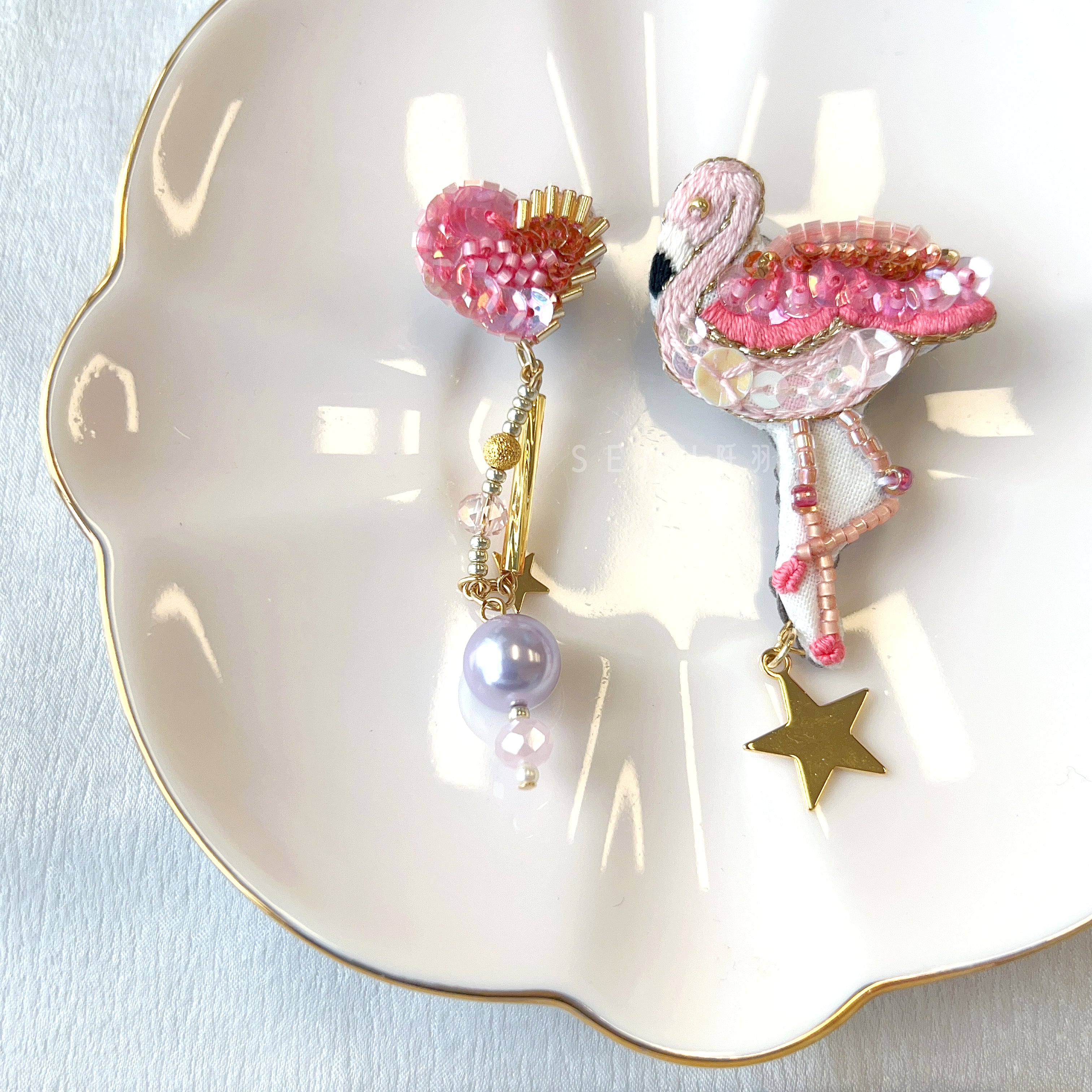 【日本手藝師|日本手作飾物|刺繡|耳飾|耳環】 火烈鳥釘珠刺繡耳環