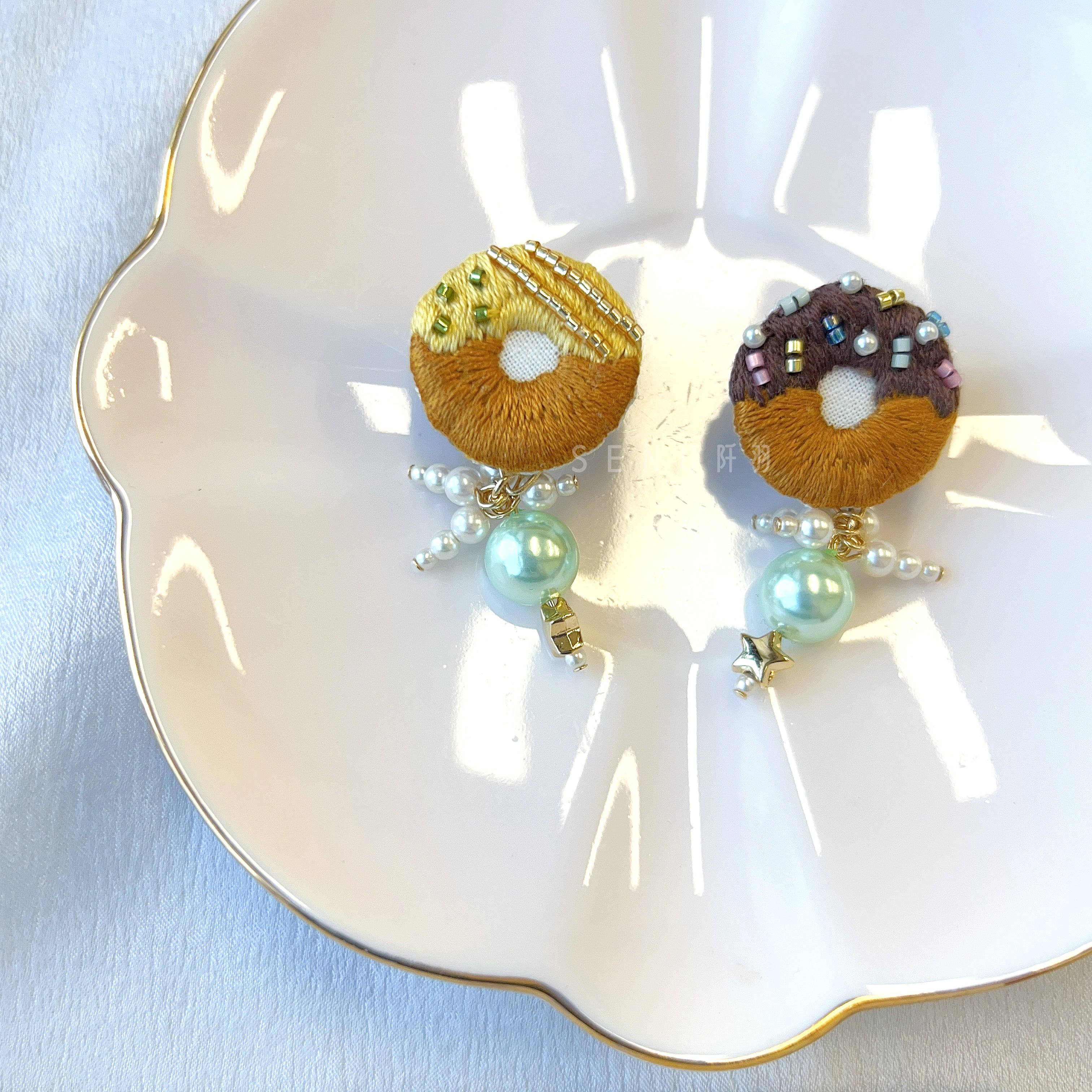 【日本手藝師|日本手作飾物|刺繡|耳飾|耳環】 冬甩釘珠刺繡耳環