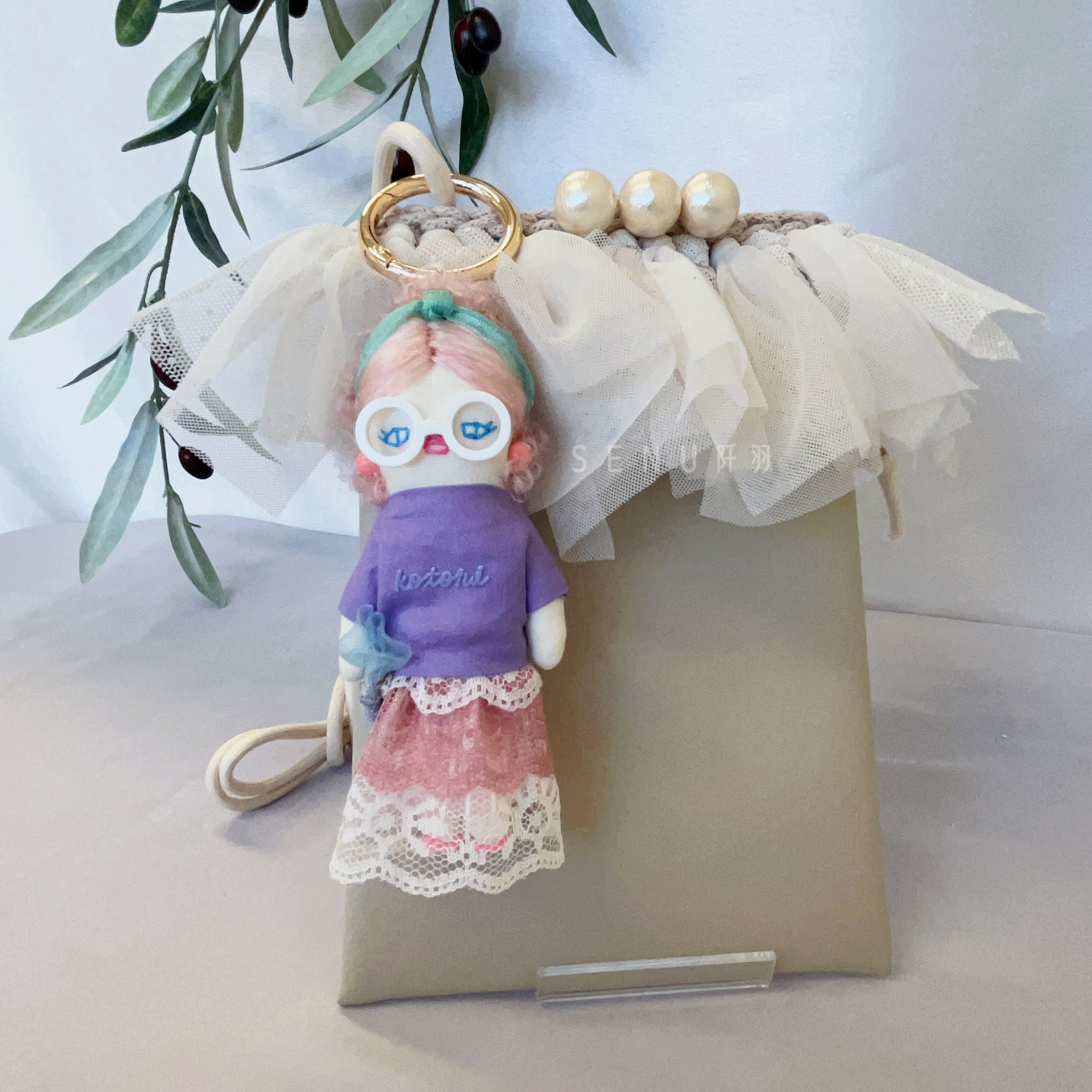 【日本設計師|日本手作飾物|刺繡|手袋吊飾|鎖匙扣】 紫色衛衣手工縫製娃娃手袋吊飾