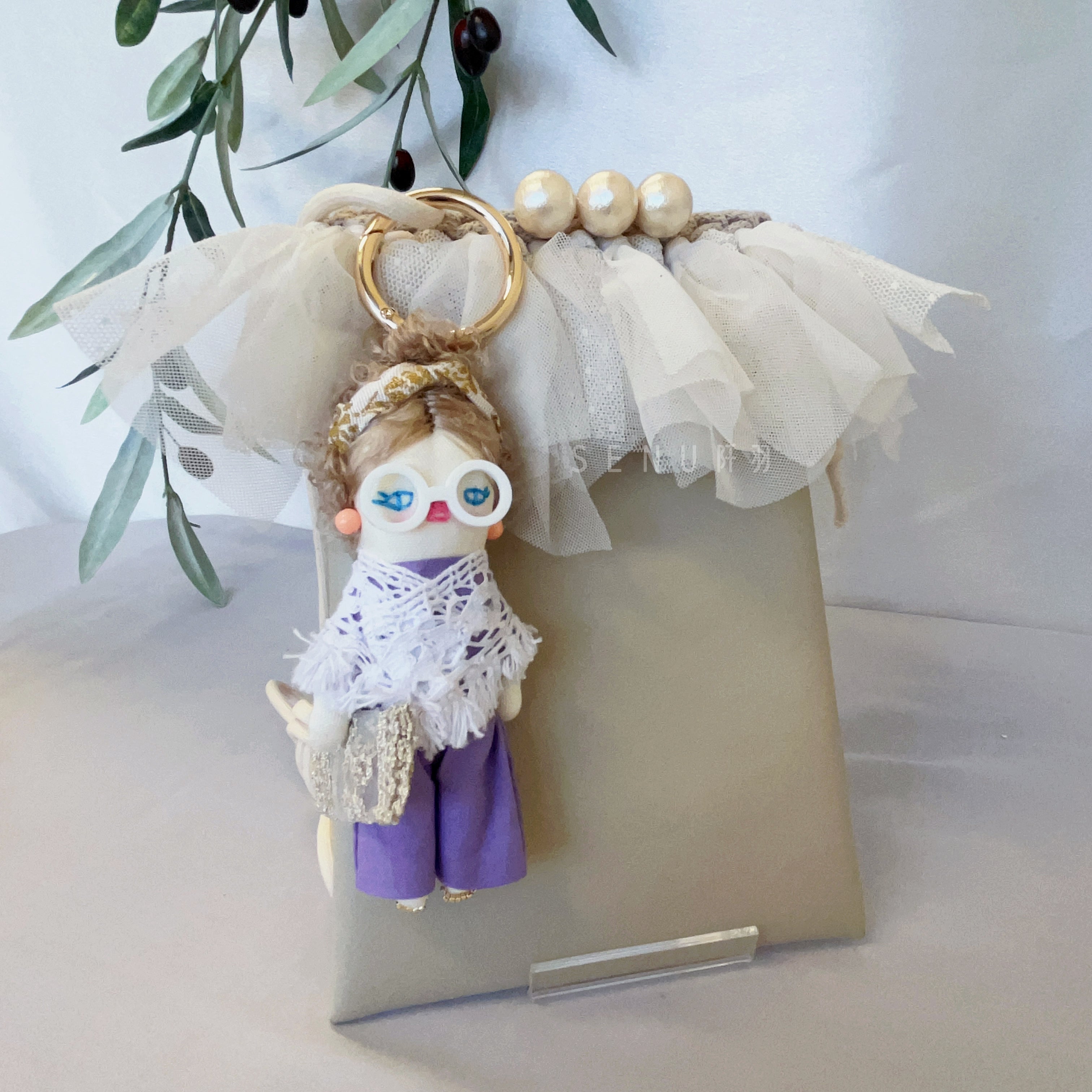 【日本設計師|日本手作飾物|刺繡|手袋吊飾|鎖匙扣】 紫色連身褲手工縫製娃娃手袋吊飾