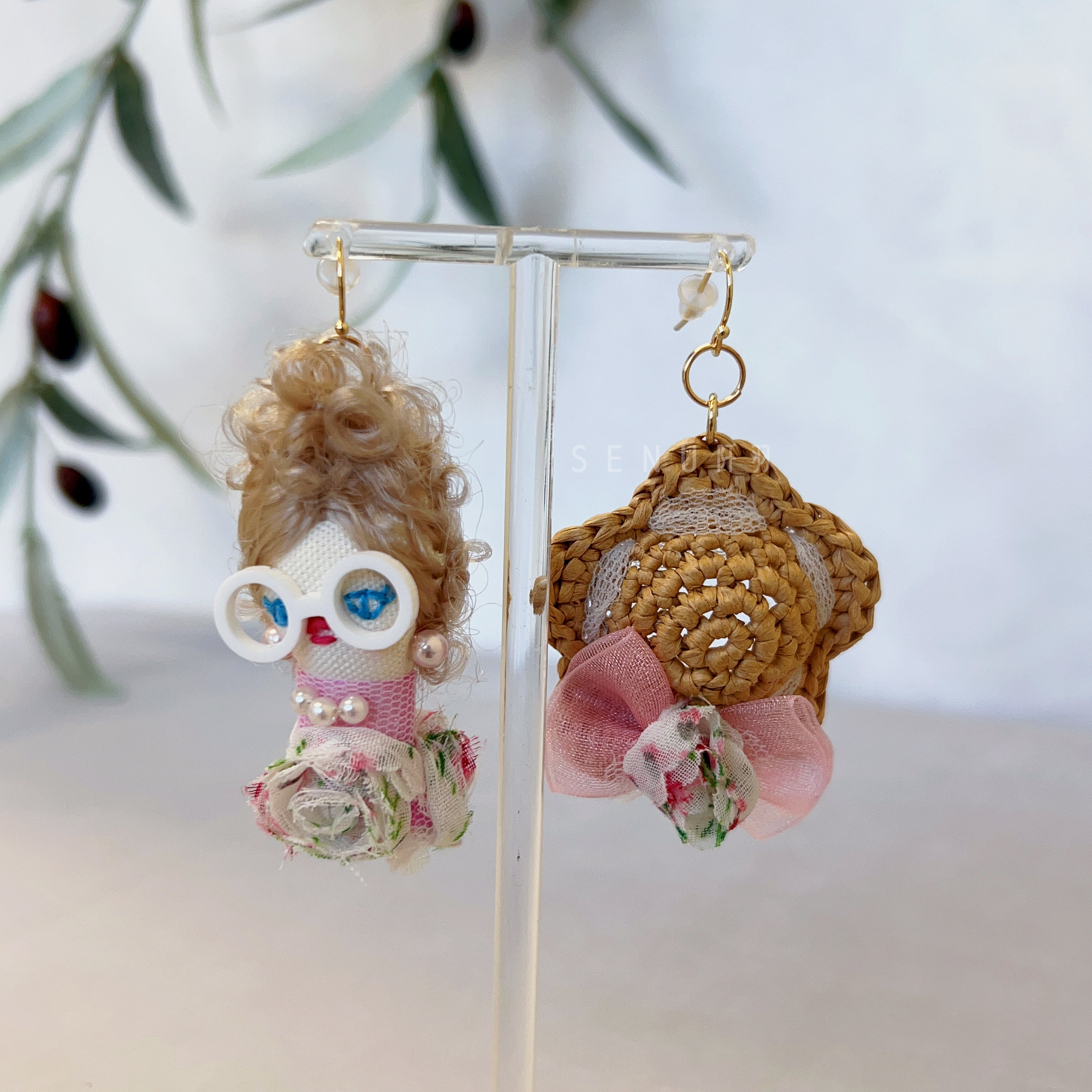 【日本設計師|日本手作飾物|刺繡|耳飾|耳環】 花瓣裙草帽手工縫製娃娃耳環