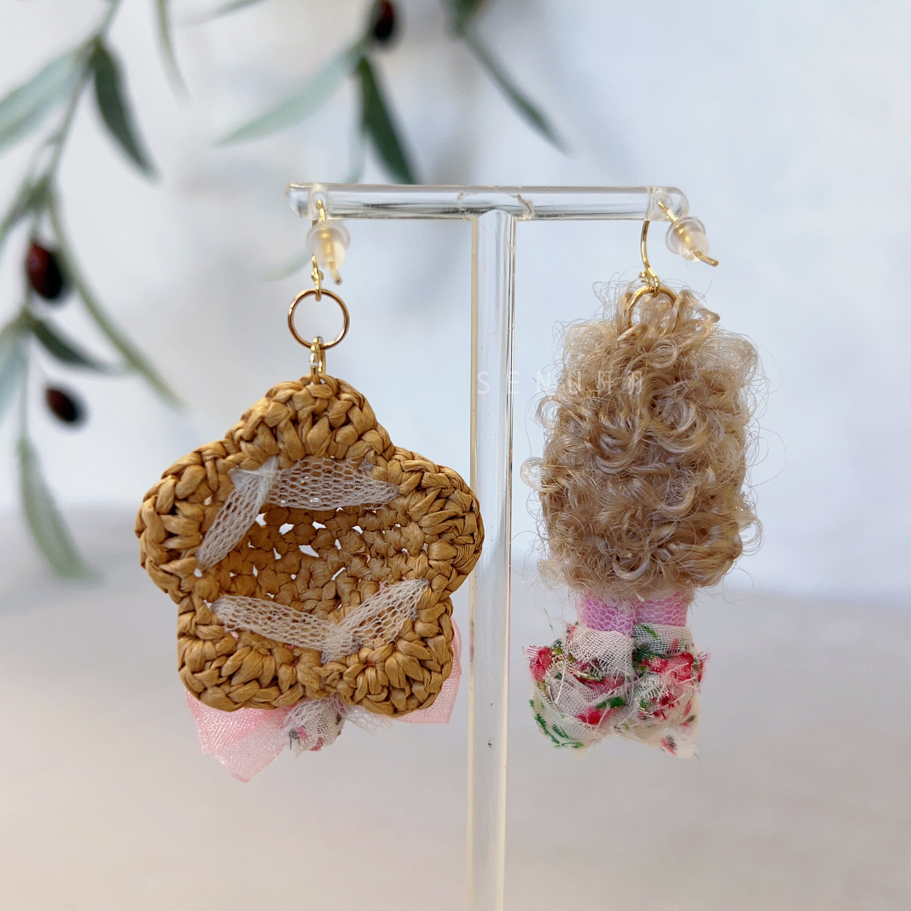 【日本設計師|日本手作飾物|刺繡|耳飾|耳環】 花瓣裙草帽手工縫製娃娃耳環