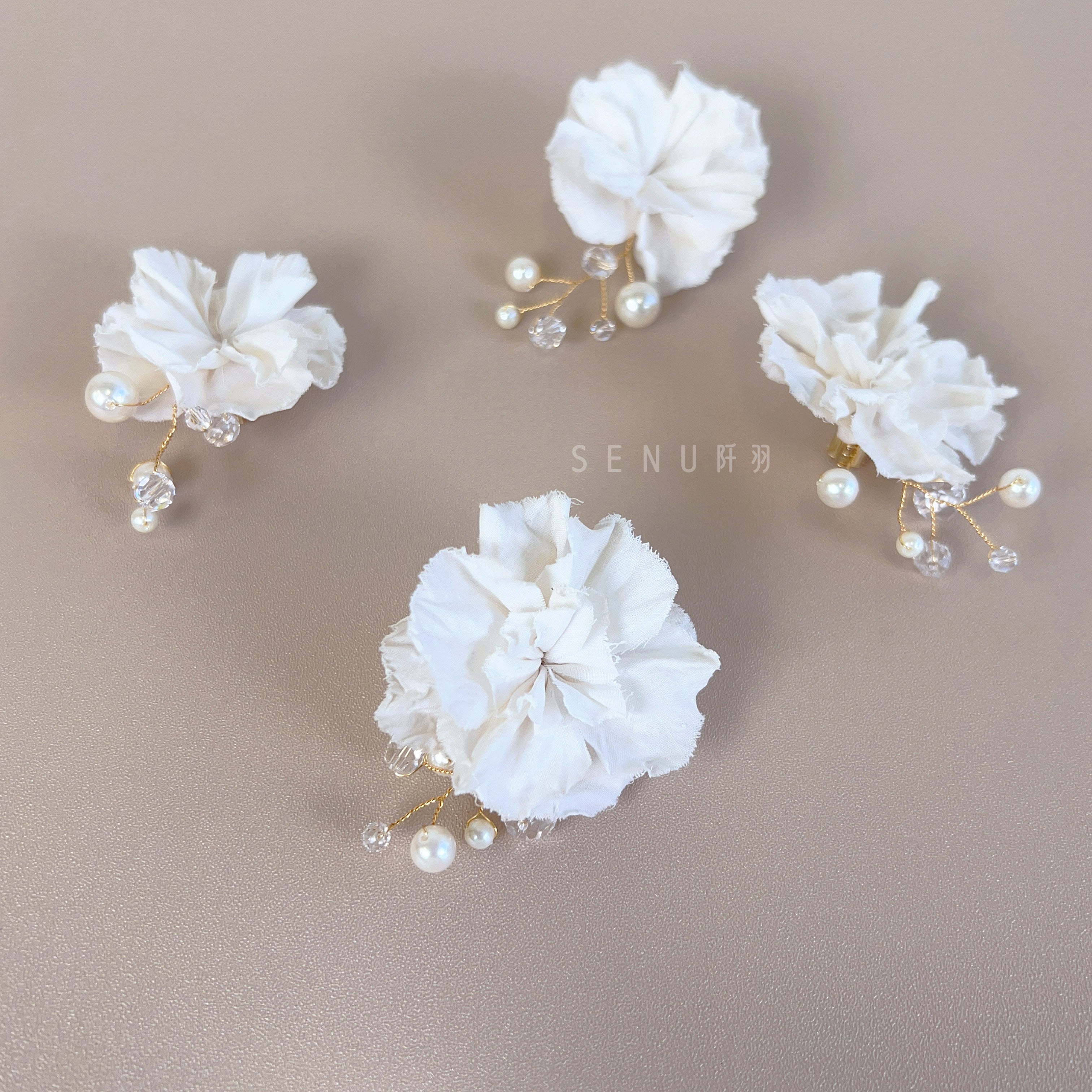 【日本手藝師|日本手作|新娘飾物|布花|髮飾/耳夾|兩用】 Amora Flower Twist<br>Hair Clip/ Earring<br>(Single Side)