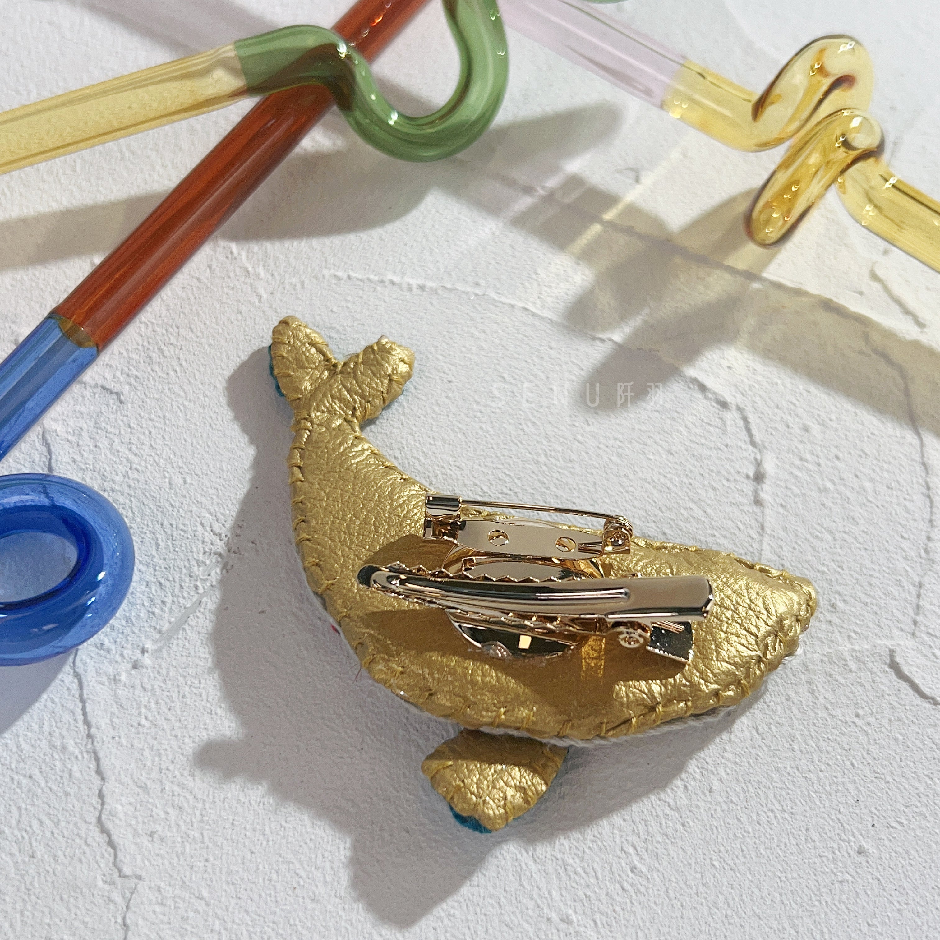 【日本設計師|日本手作飾物|刺繡|髮夾/胸針|兩用】 草間彌生風鯨魚兩用髮夾胸針 IV