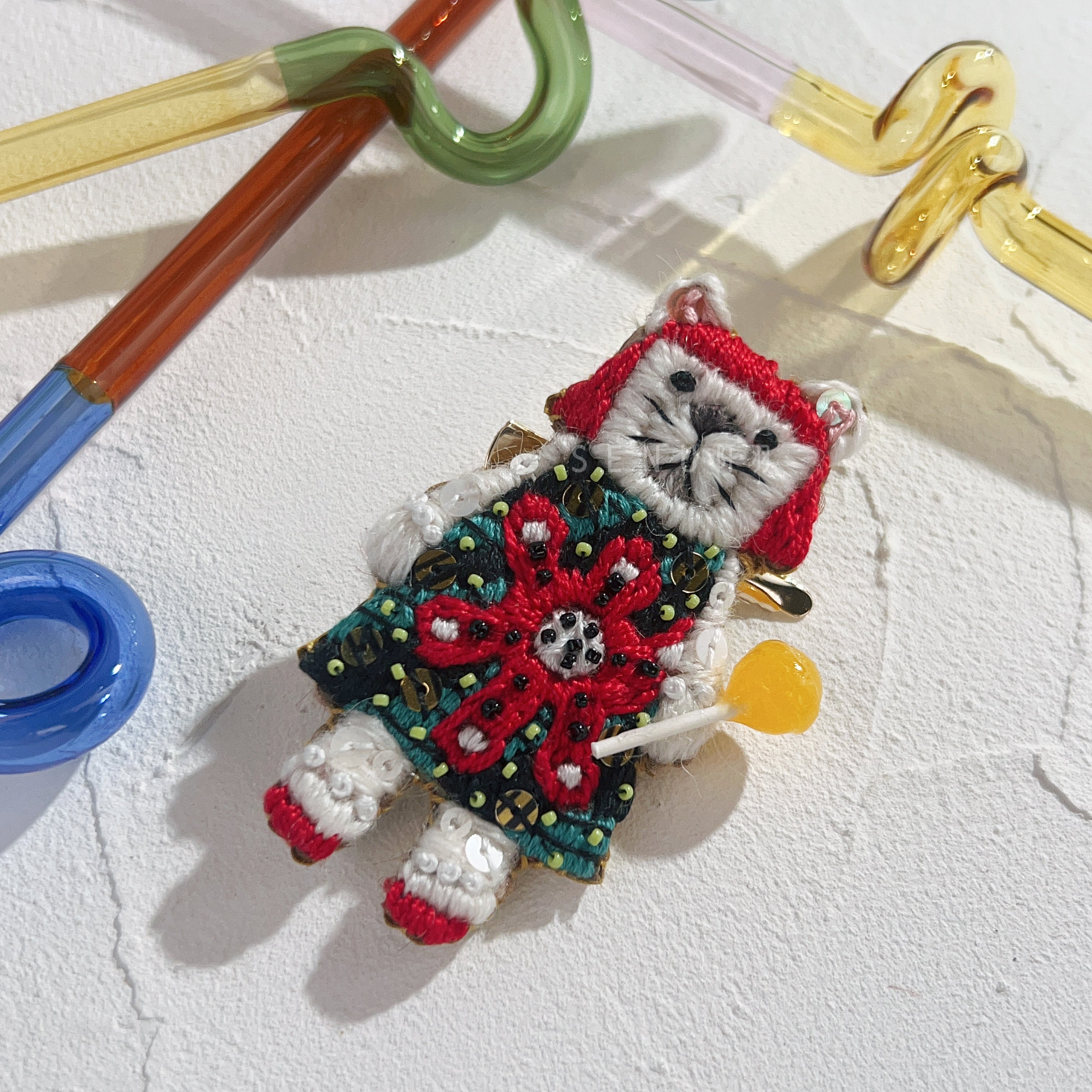 【日本設計師|日本手作飾物|刺繡|髮夾/胸針|兩用】 草間彌生風髮貓兩用髮夾胸針