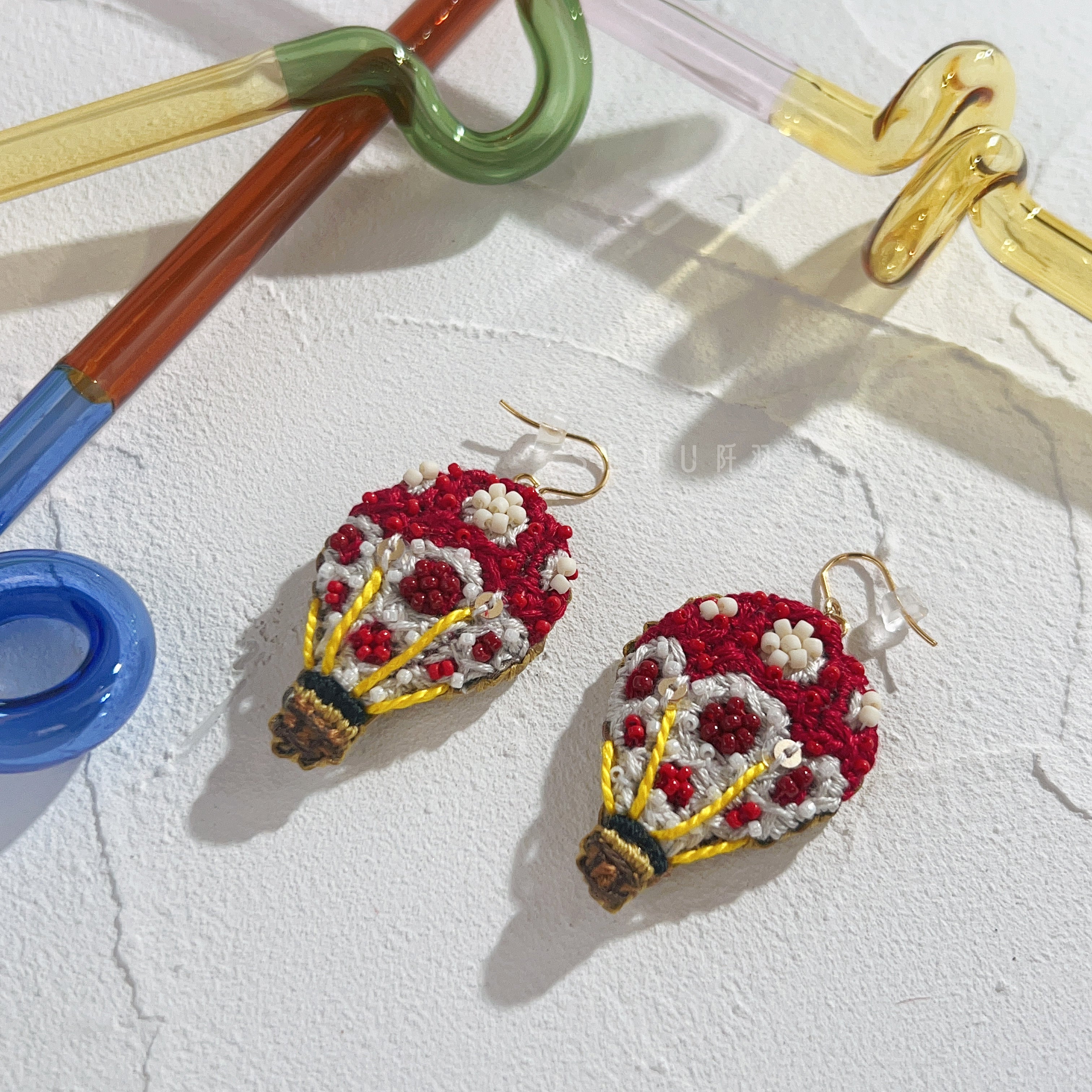 【日本設計師|日本手作飾物|刺繡|耳飾|耳環】 草間彌生風氣球釘珠刺繡耳環
