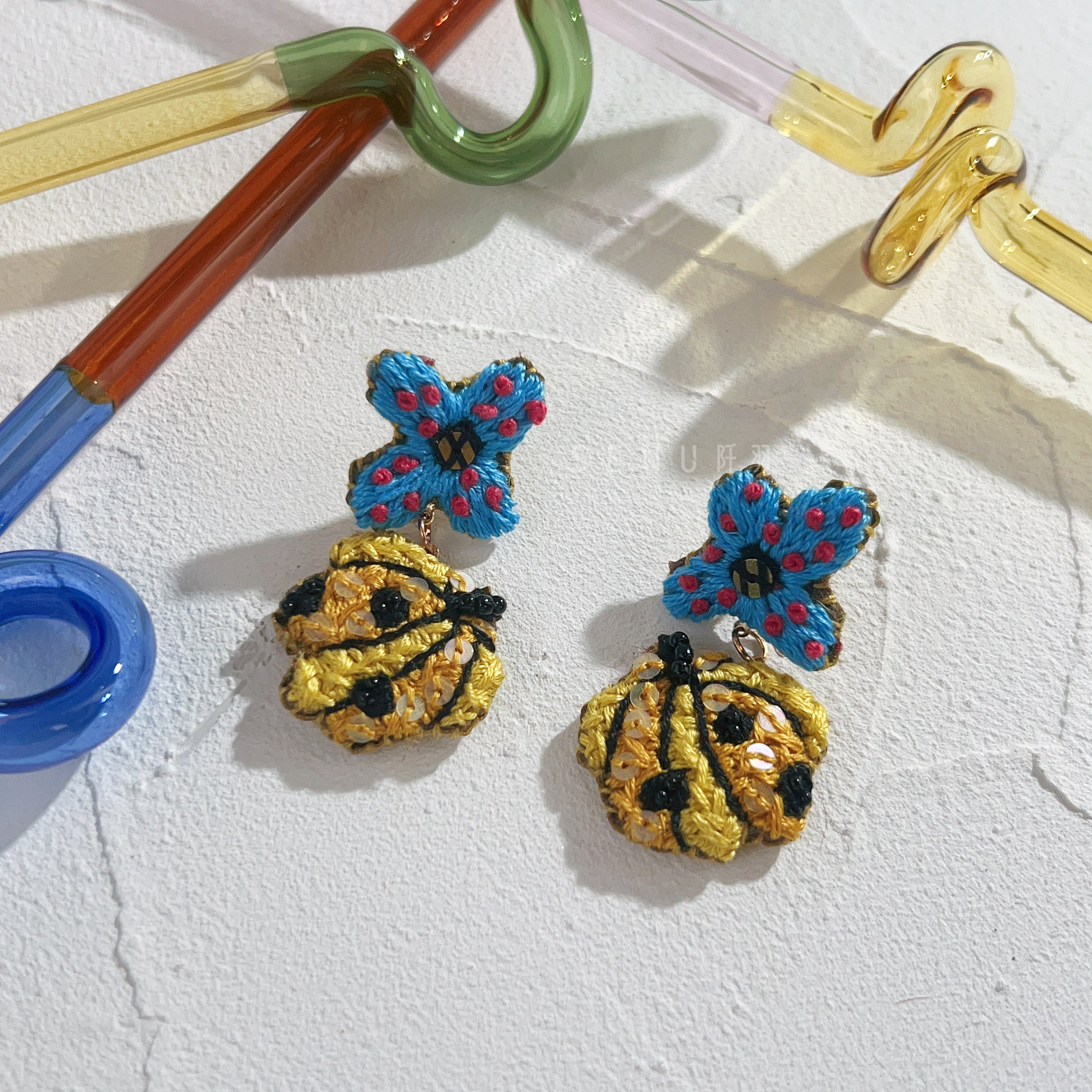 【日本設計師|日本手作飾物|刺繡|耳飾|耳環】 草間彌生風南瓜釘珠刺繡耳環