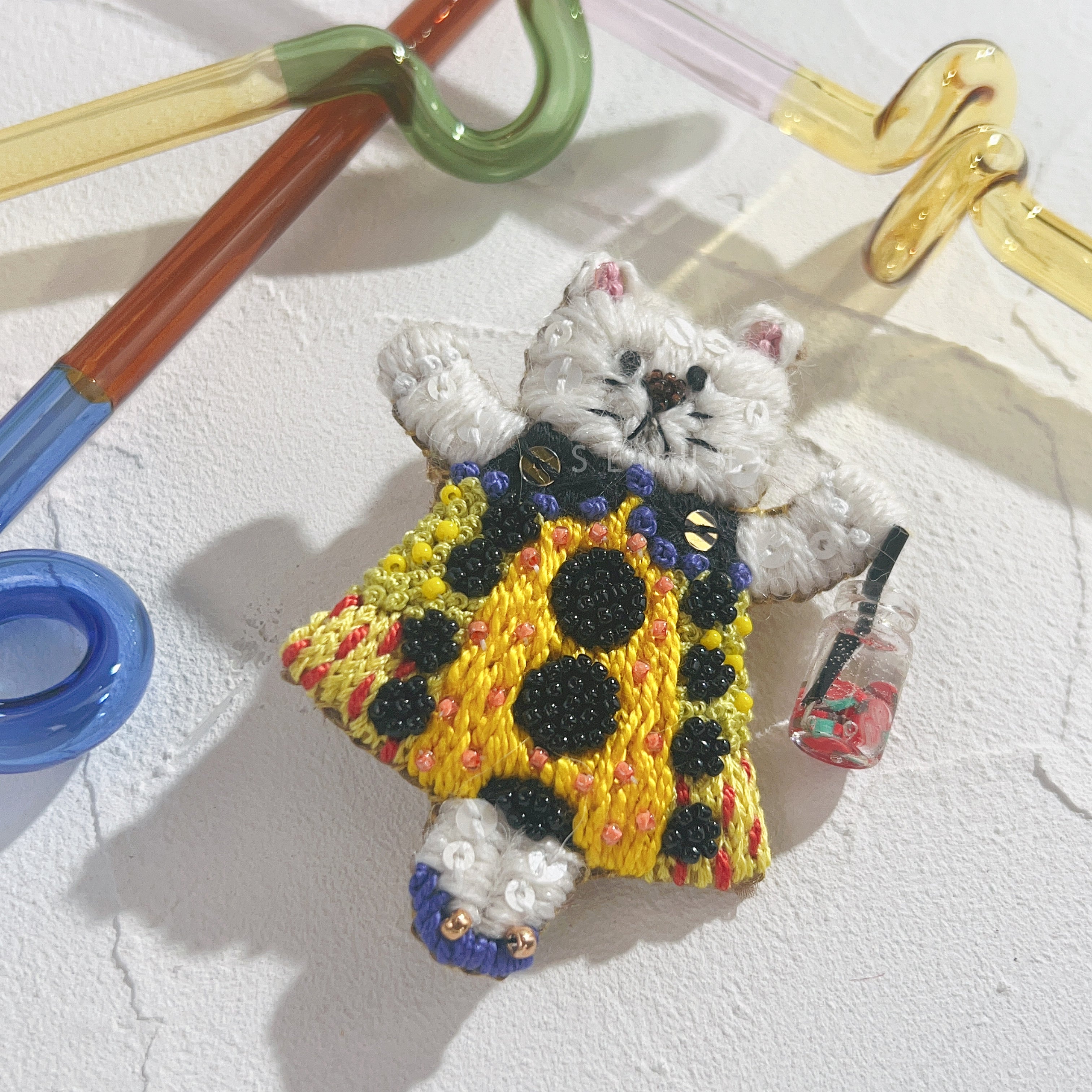 【日本設計師|日本手作飾物|刺繡|髮夾/胸針|兩用】 草間彌生風南瓜貓兩用髮夾胸針