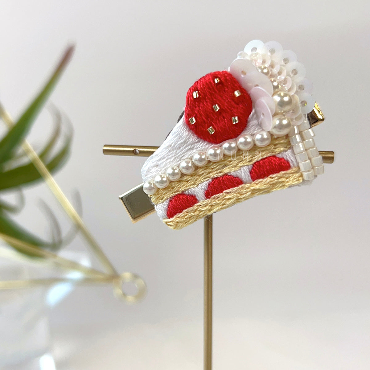 【日本手藝師|日本手作飾物|刺繡|頭飾/髮飾|髮夾】 蛋糕件釘珠刺繡髮夾