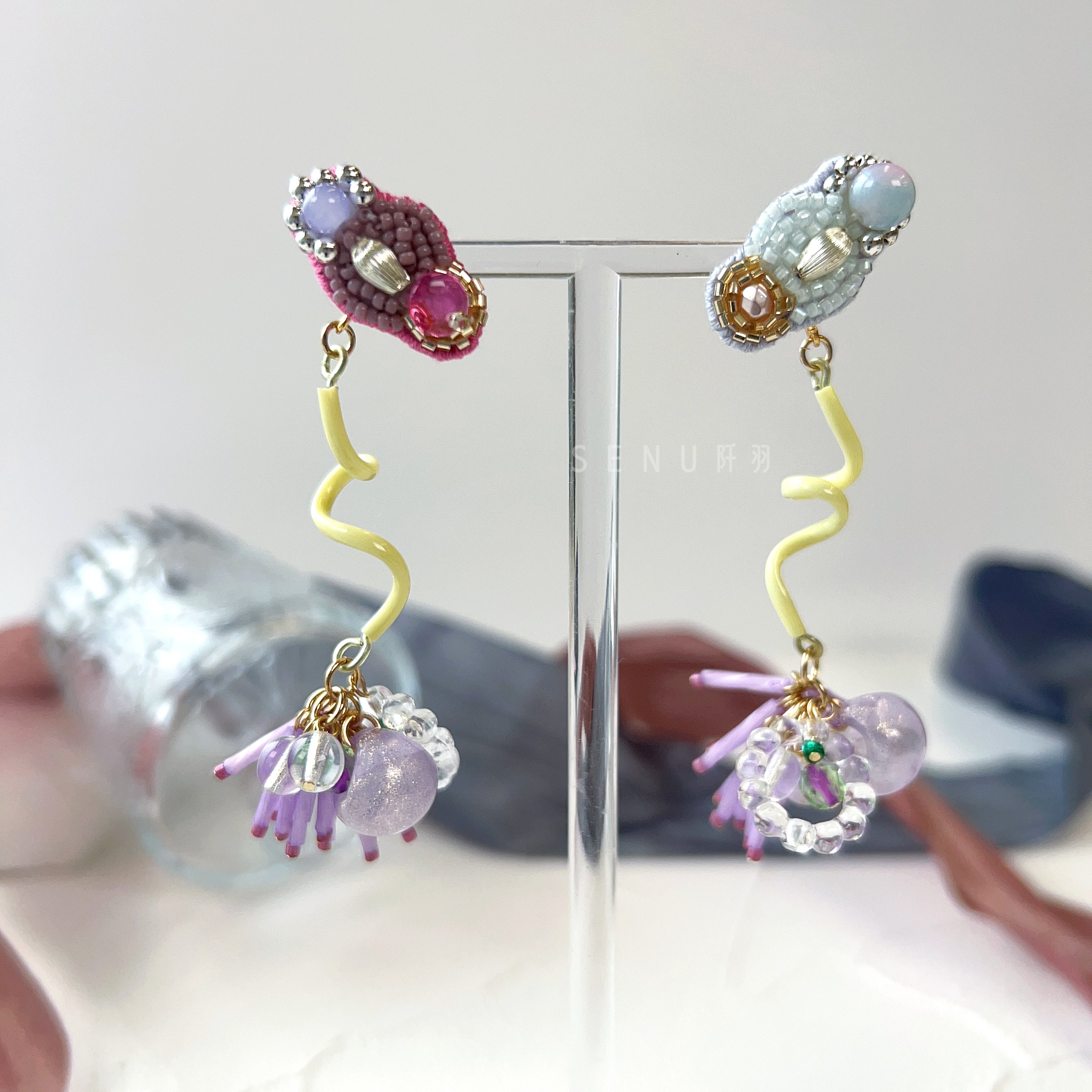 【日本設計師|日本手作飾物|刺繡|耳飾|耳環】 花生形扭扭管刺繡耳環