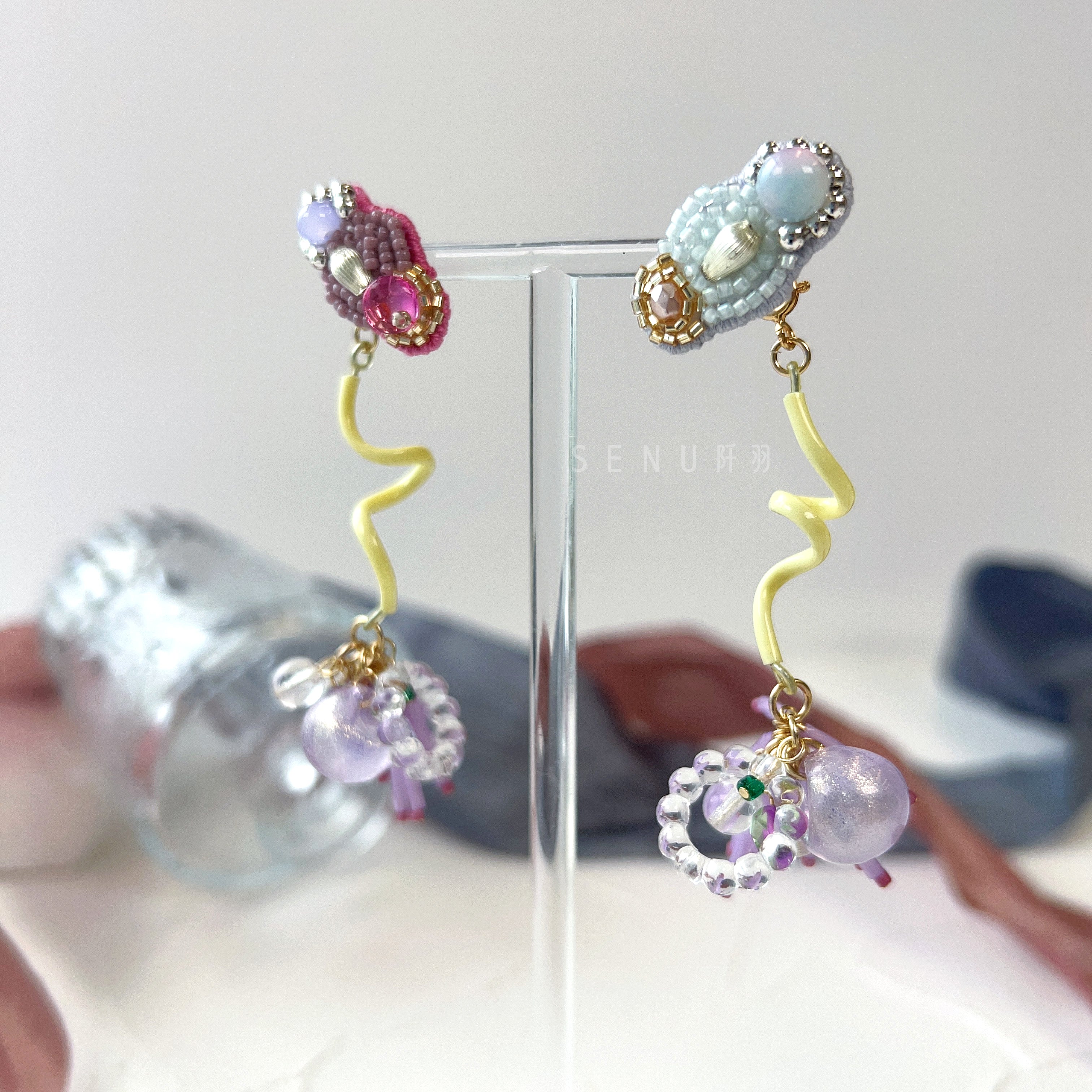 【日本設計師|日本手作飾物|刺繡|耳飾|耳環】 花生形扭扭管刺繡耳環