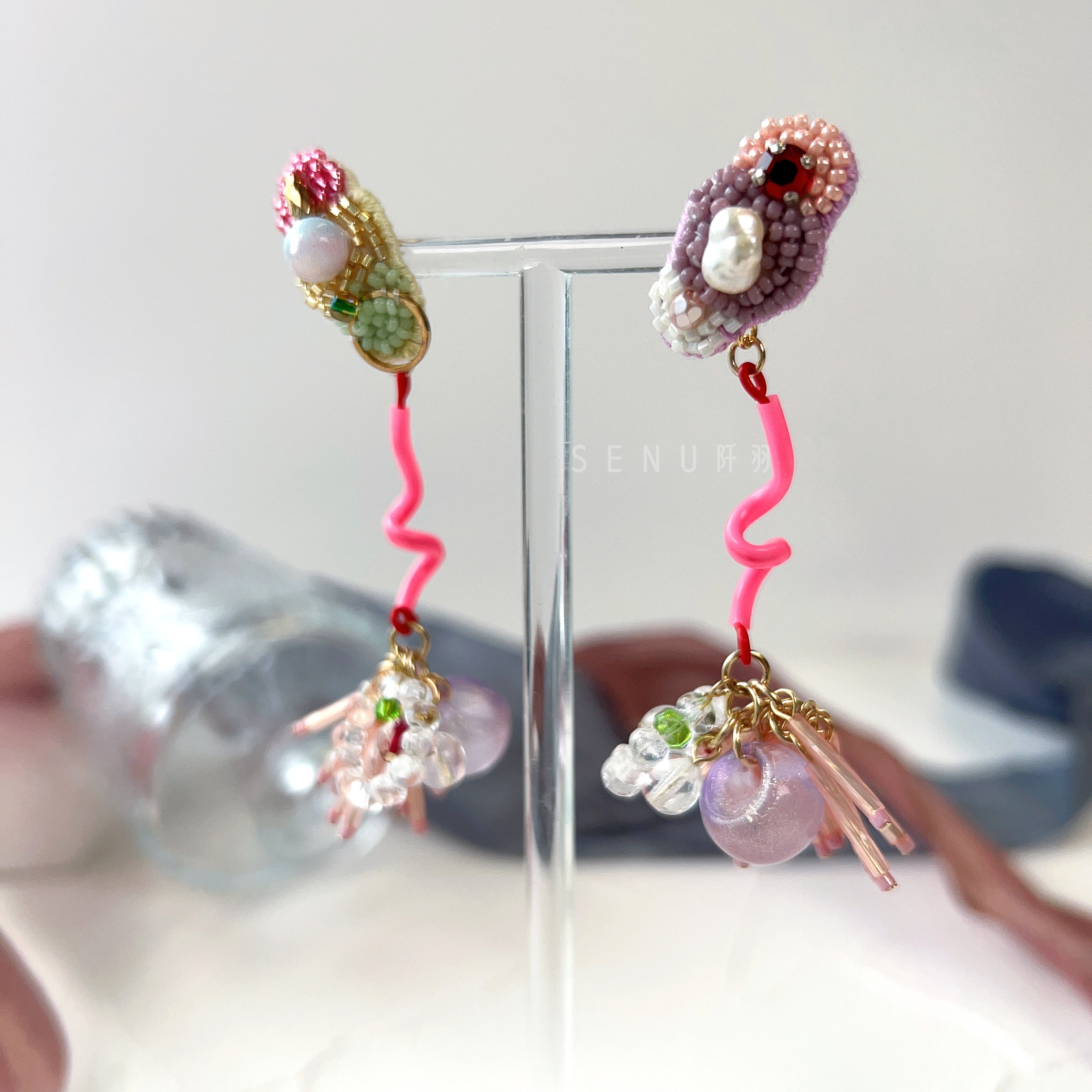【日本設計師|日本手作飾物|刺繡|耳飾|耳環】 花生形扭扭管刺繡耳環