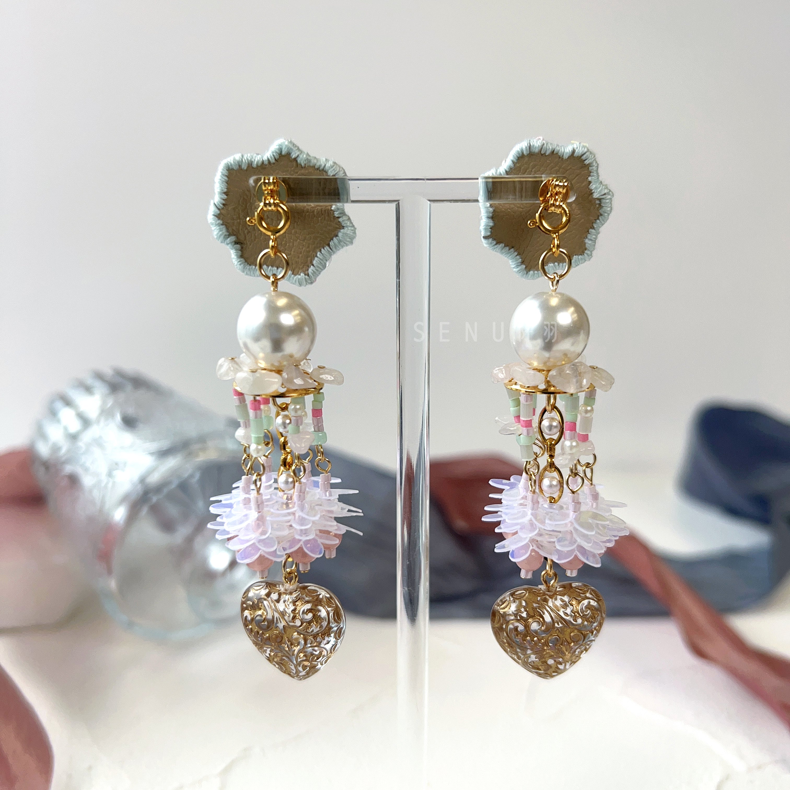 【日本設計師|日本手作飾物|刺繡|耳飾|耳環】 吊金紋心珠片串珠耳環