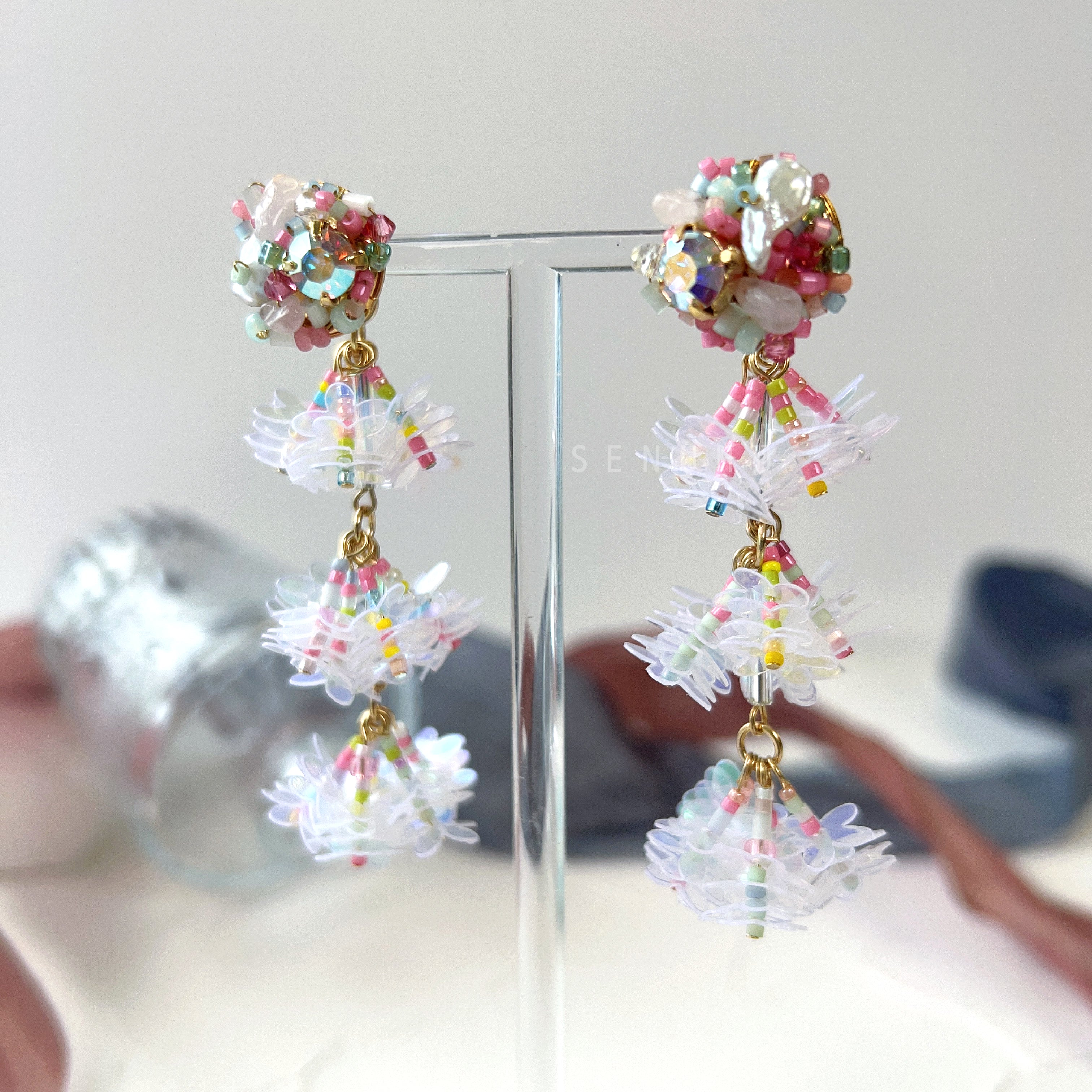 【日本設計師|日本手作飾物|刺繡|耳飾|耳環】 珠片花卉串彩珠耳環