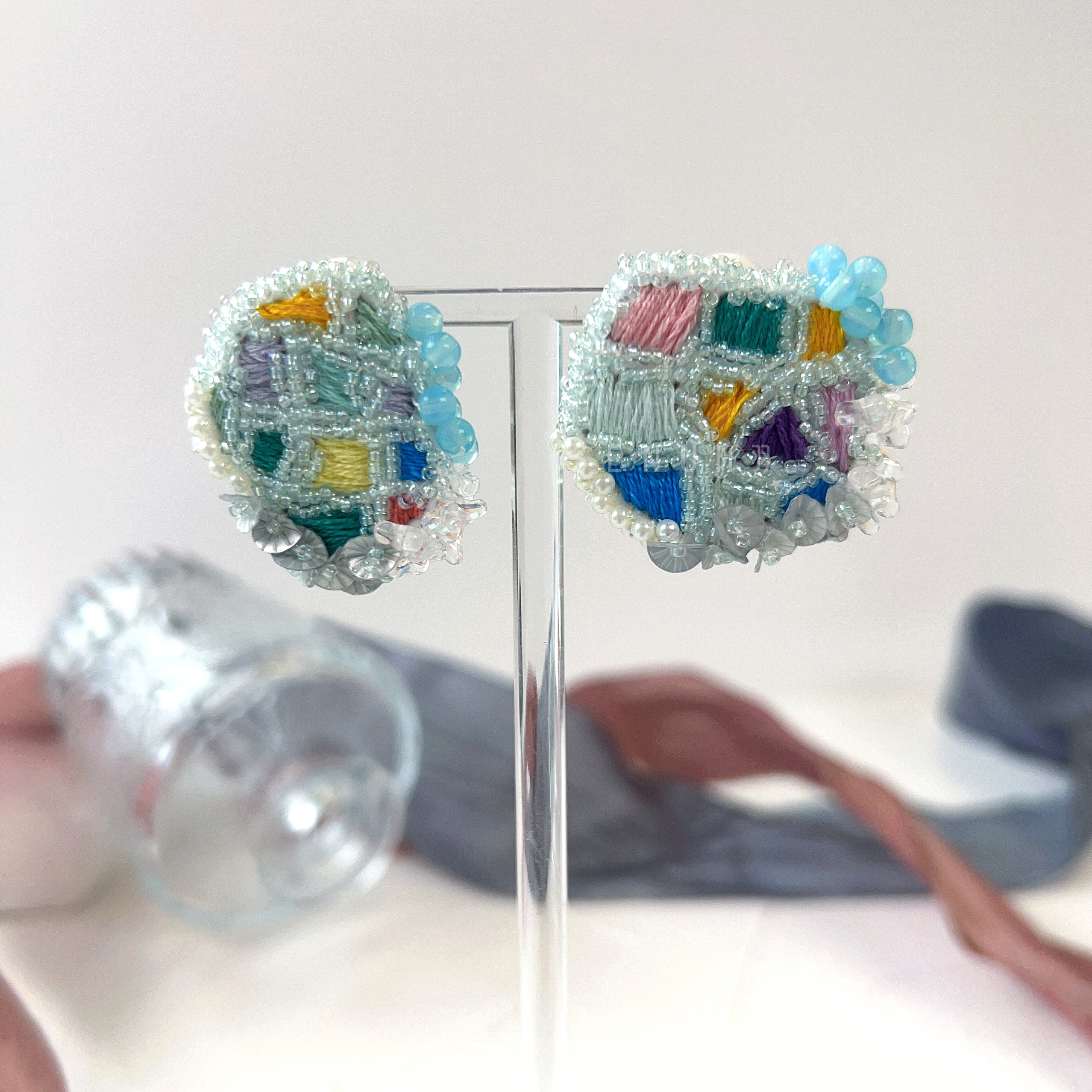 【日本設計師|日本手作飾物|刺繡|耳飾|耳環】 幾何格子釘珠刺繡耳環