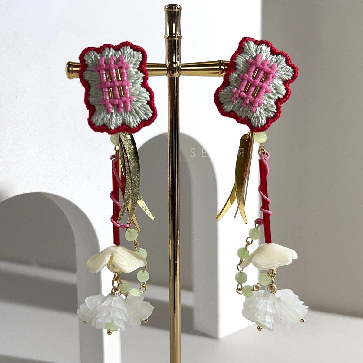 【日本設計師|日本手作飾物|刺繡|耳飾|耳環】 波浪井牌吊花花珠繡耳環