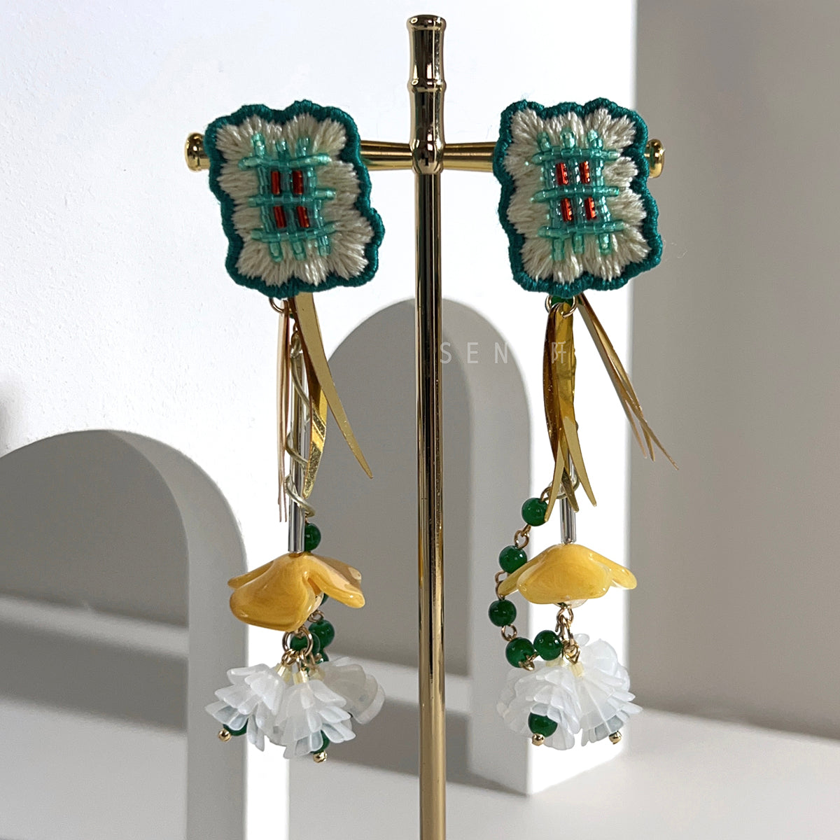 【日本設計師|日本手作飾物|刺繡|耳飾|耳環】 波浪井牌吊花花珠繡耳環