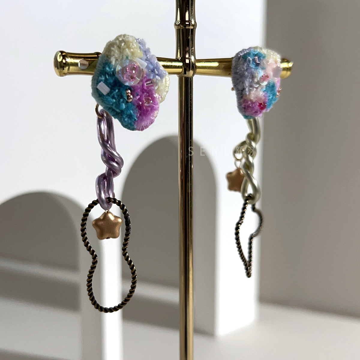 【日本設計師|日本手作飾物|刺繡|耳飾|耳環】 混色繞線吊幾何環珠繡耳環