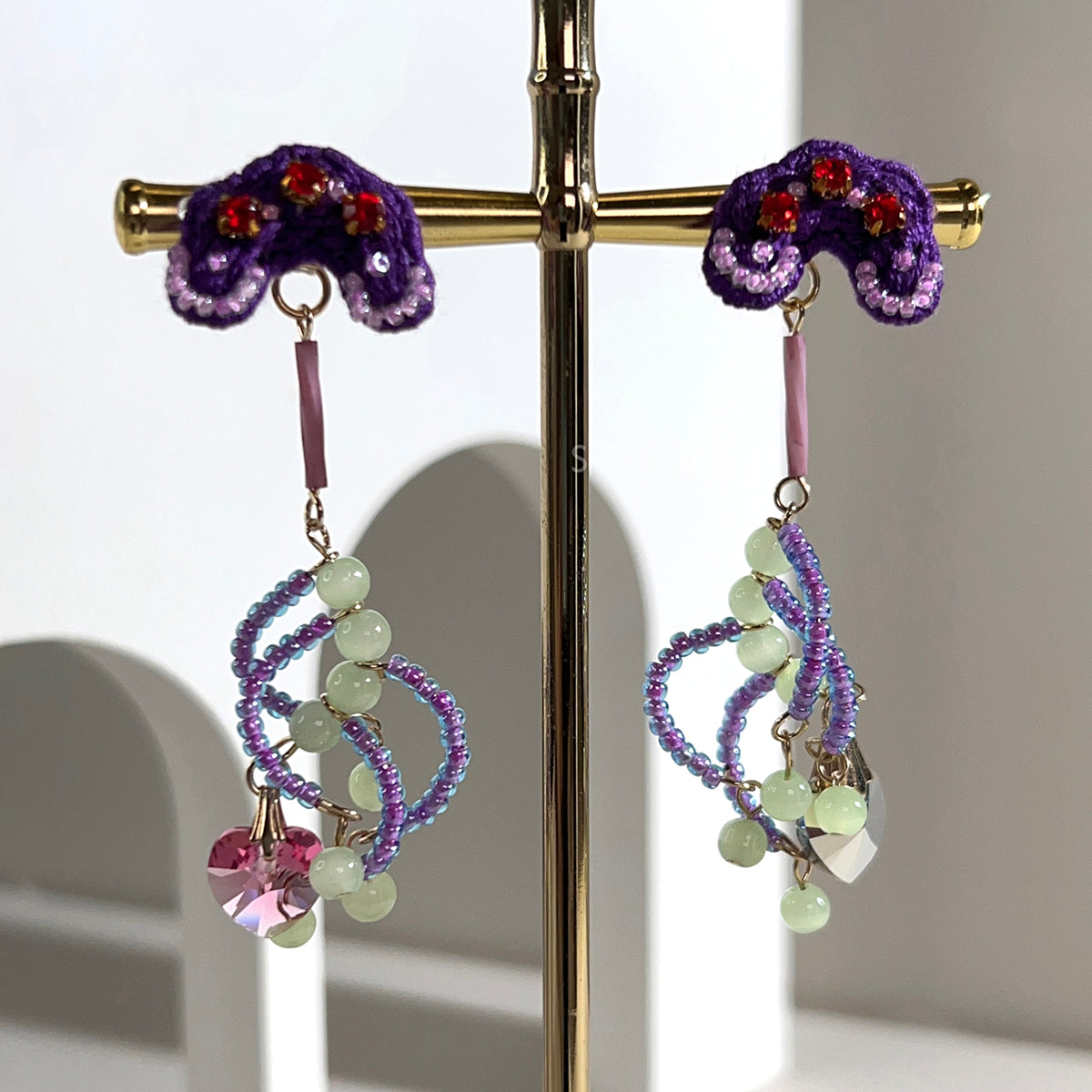 【日本設計師|日本手作飾物|刺繡|耳飾|耳環】 拱形吊彎珠條珠繡耳環