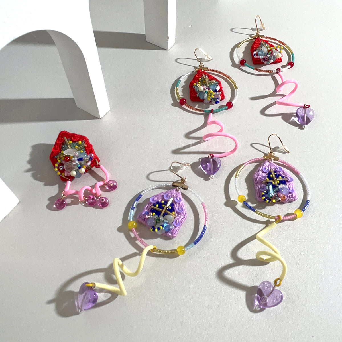 【日本設計師|日本手作飾物|刺繡|耳飾|耳環】 大環五角形吊扭條珠繡耳環