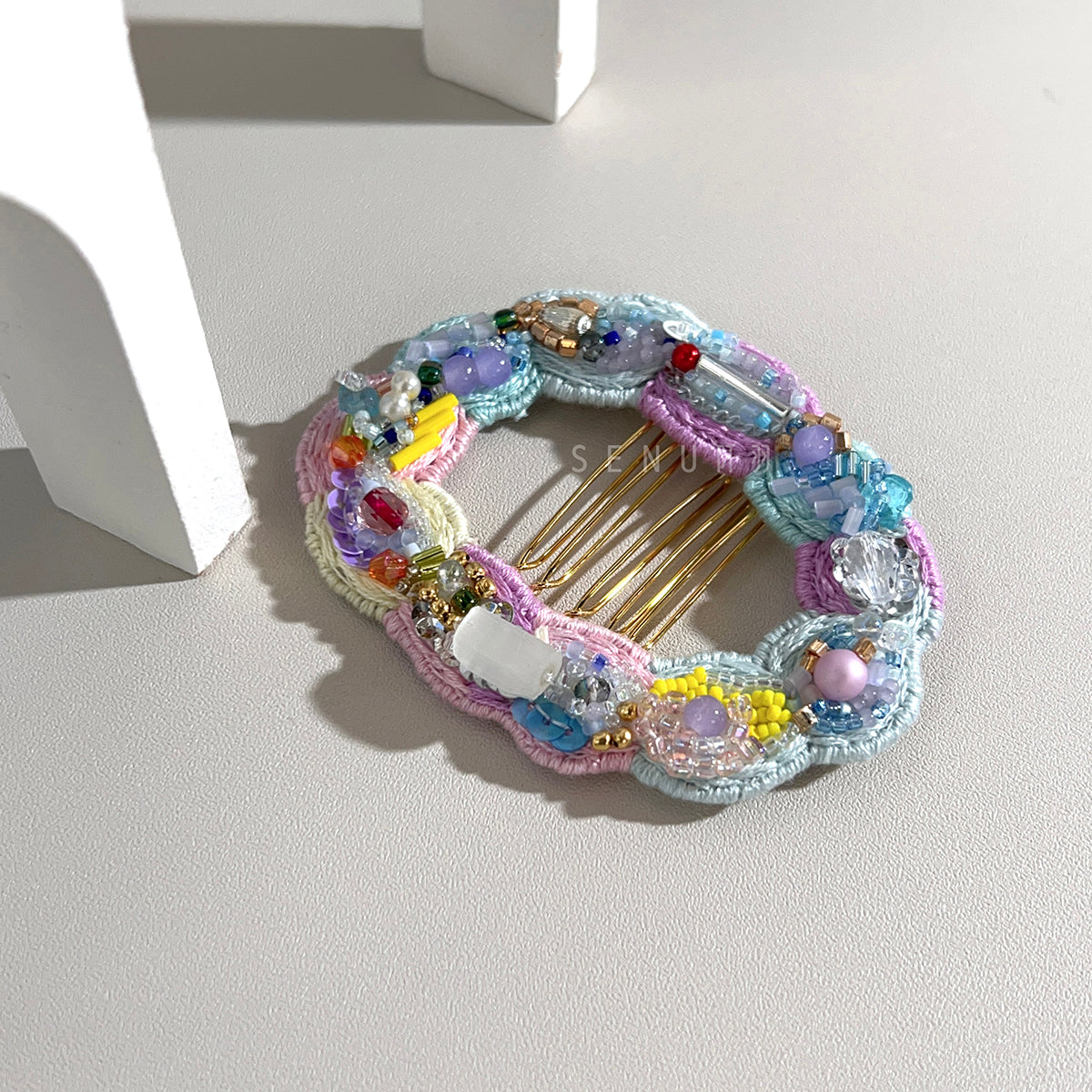 【日本設計師|日本手作飾物|刺繡|頭飾/髮飾|髮梳】 波浪圓環珠繡髮梳