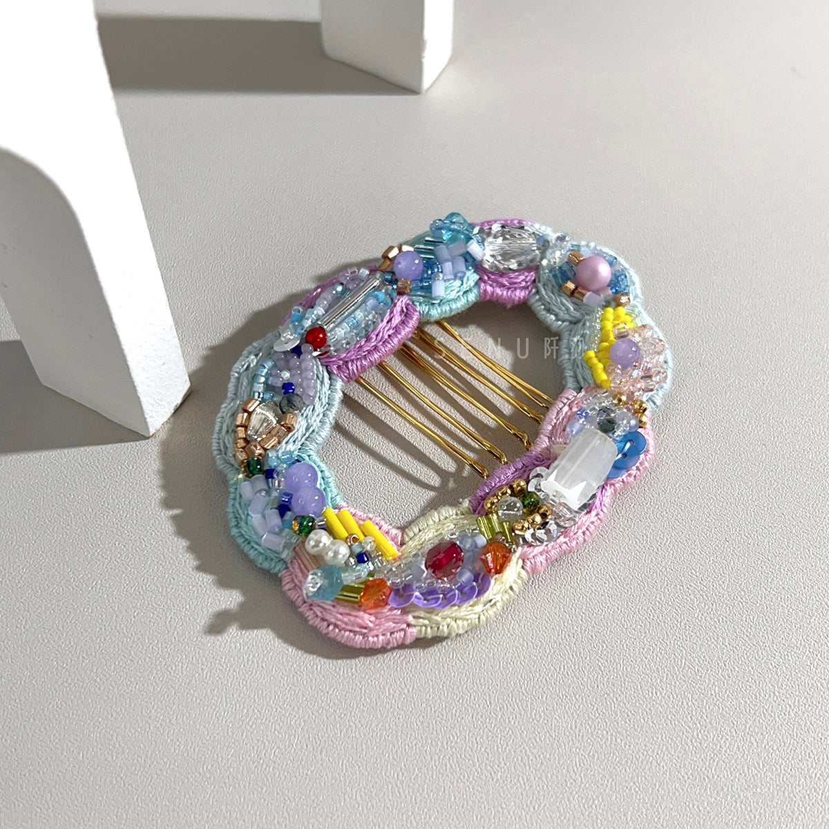 【日本設計師|日本手作飾物|刺繡|頭飾/髮飾|髮梳】 波浪圓環珠繡髮梳