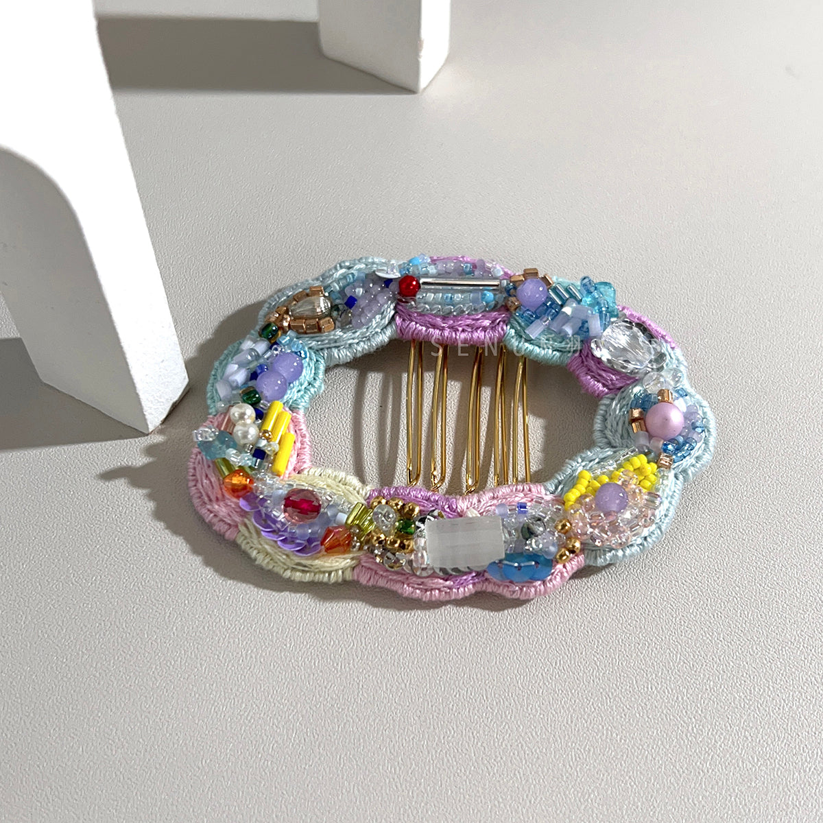 【日本設計師|日本手作飾物|刺繡|頭飾/髮飾|髮梳】 波浪圓環珠繡髮梳