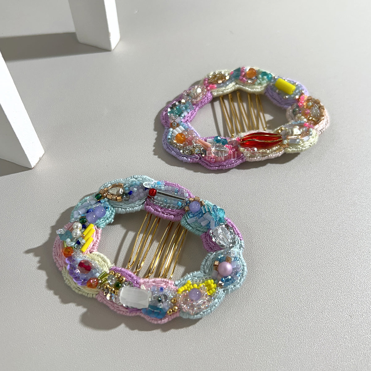【日本設計師|日本手作飾物|刺繡|頭飾/髮飾|髮梳】 波浪圓環珠繡髮梳