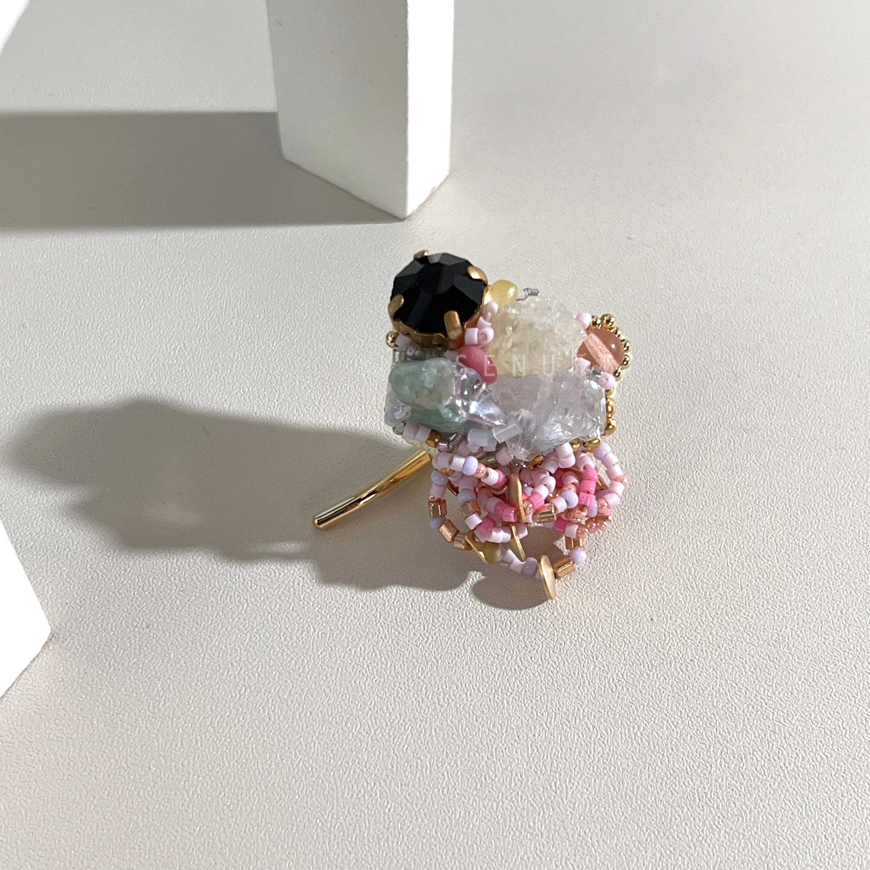 【日本設計師|日本手作飾物|刺繡|頭飾/髮飾|髮扣】 天然石拼接珠繡髮扣