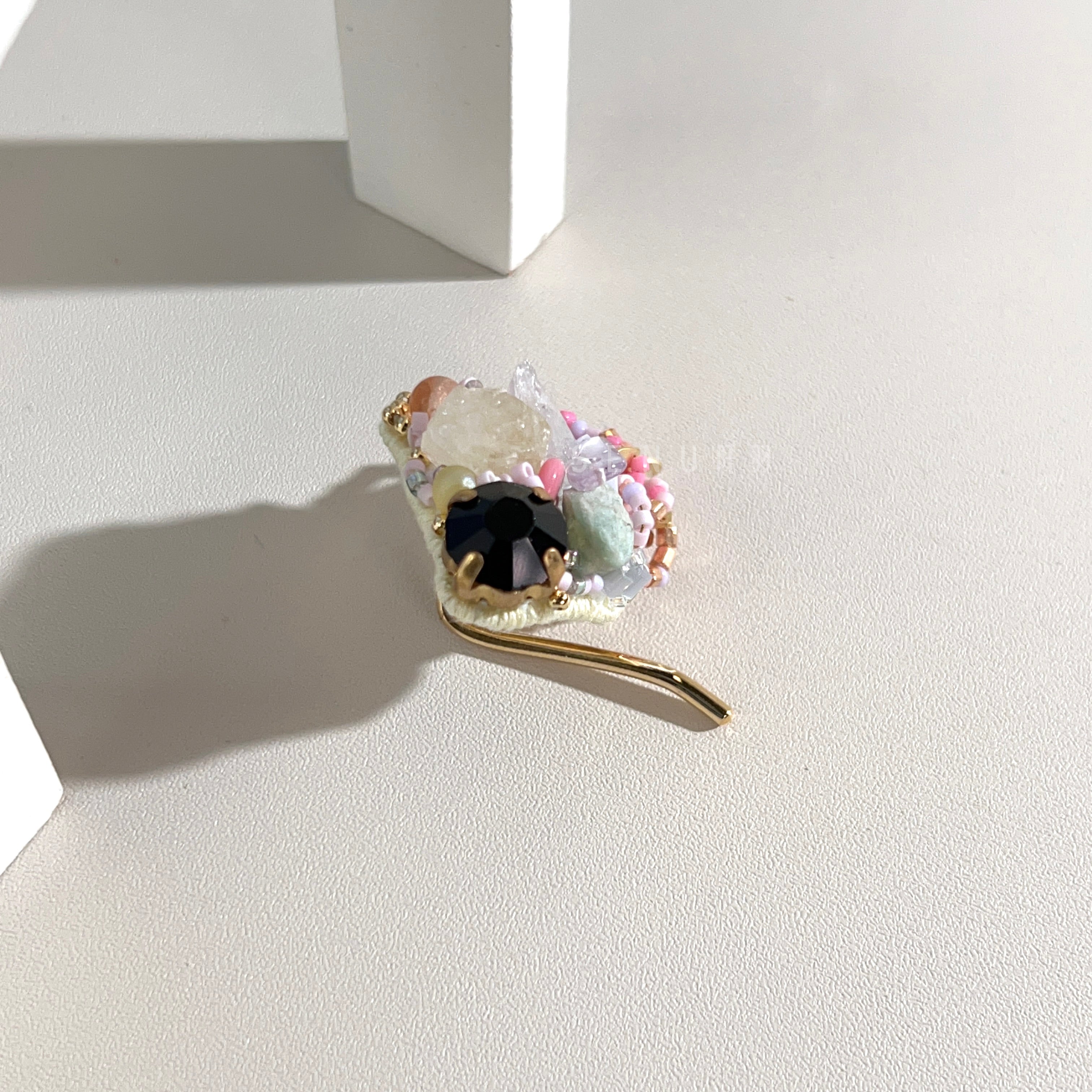【日本設計師|日本手作飾物|刺繡|頭飾/髮飾|髮扣】 天然石拼接珠繡髮扣