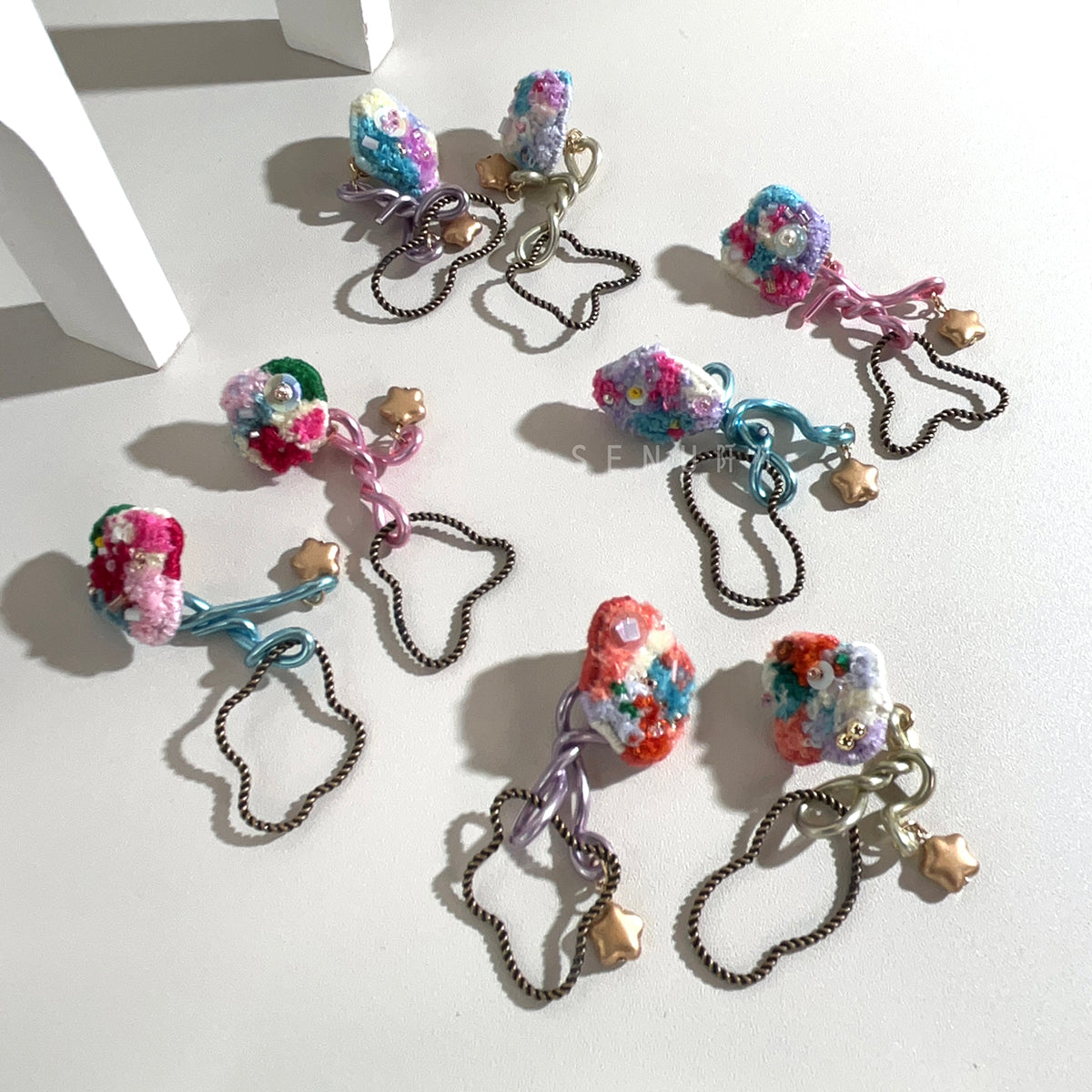 【日本設計師|日本手作飾物|刺繡|耳飾|耳環】 混色繞線吊幾何環珠繡耳環