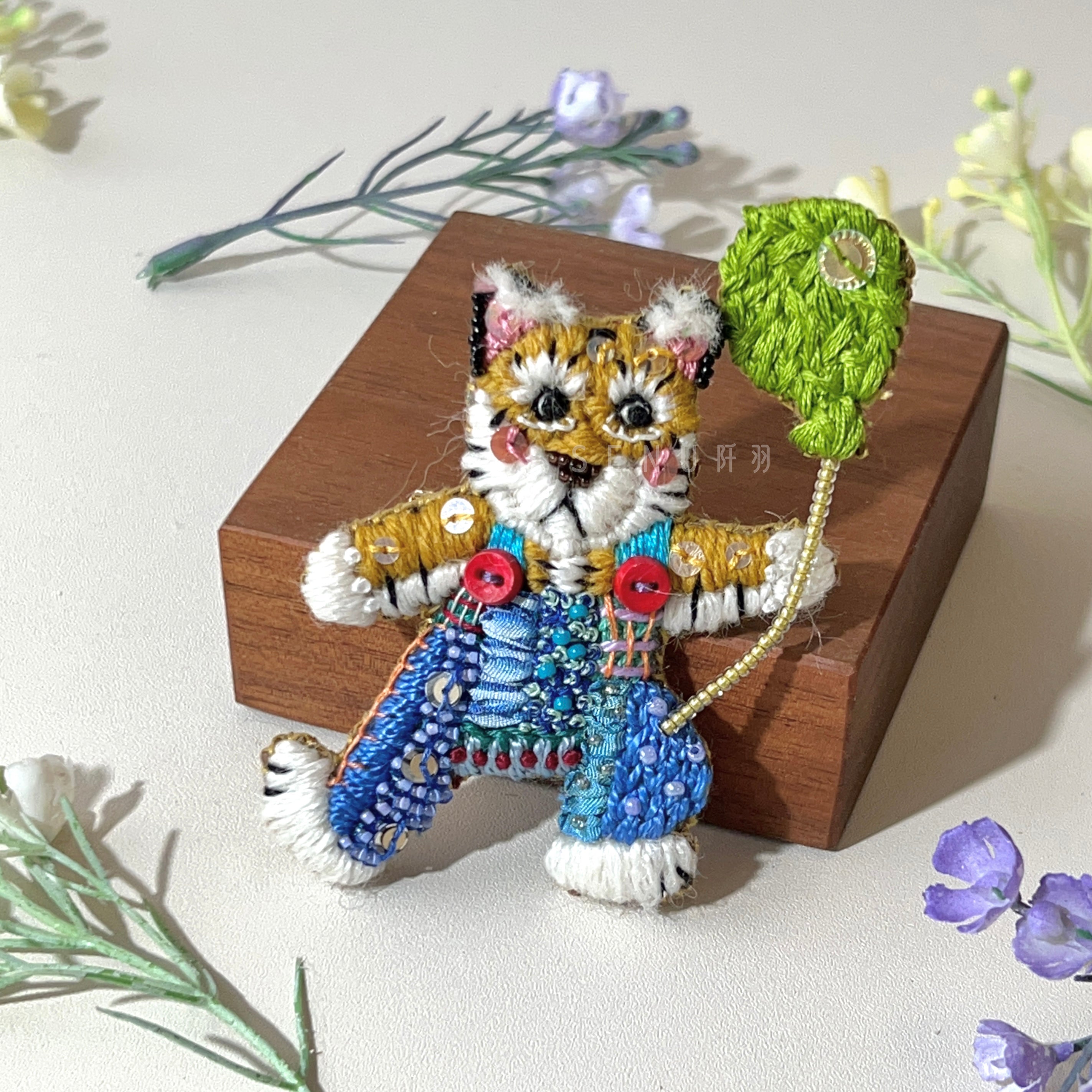 【日本設計師|日本手作飾物|刺繡|髮夾/胸針|兩用】 草間彌生風氣球虎兩用髮夾胸針