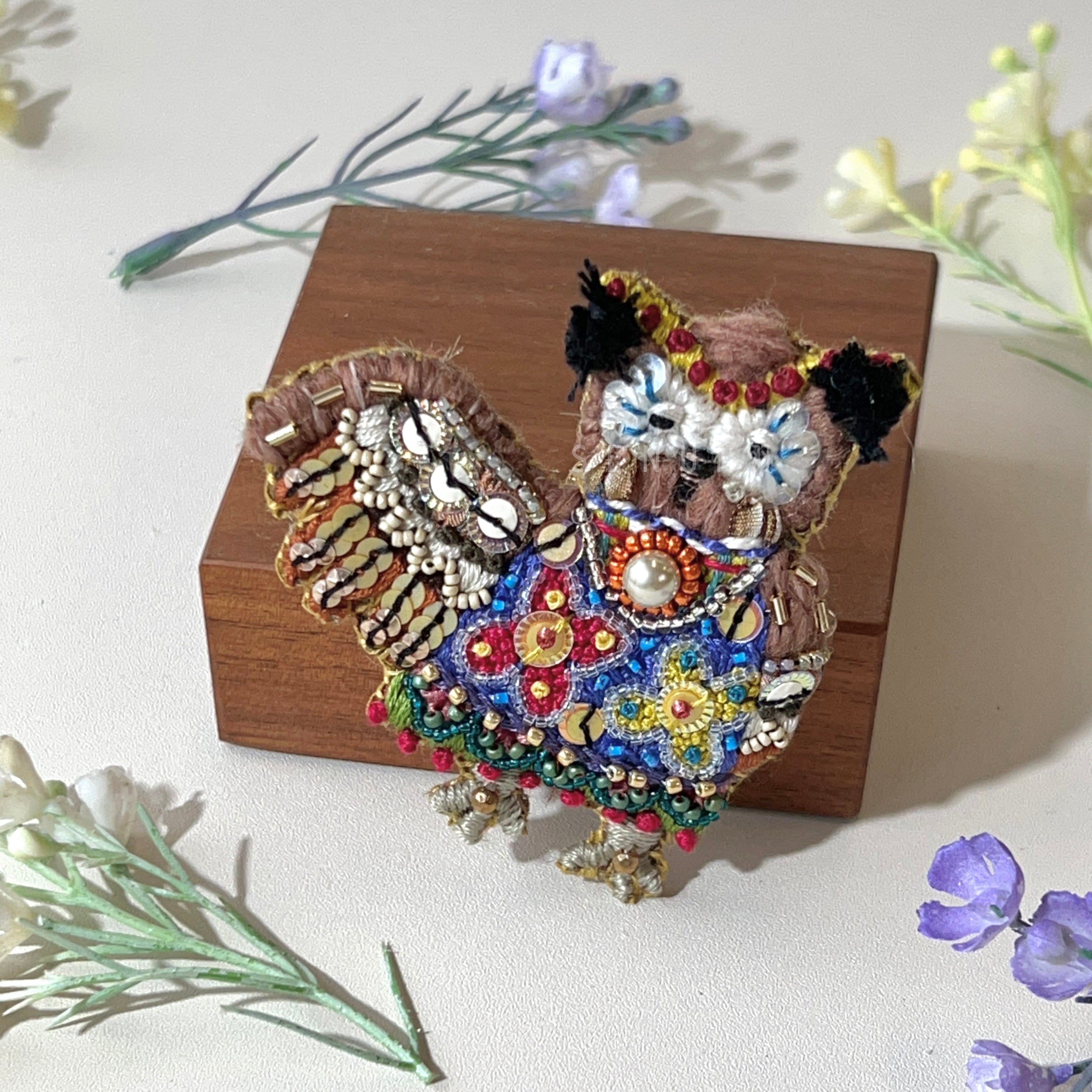 【日本設計師|日本手作飾物|刺繡|髮夾/胸針|兩用】 草間彌生風貓頭鷹兩用髮夾胸針