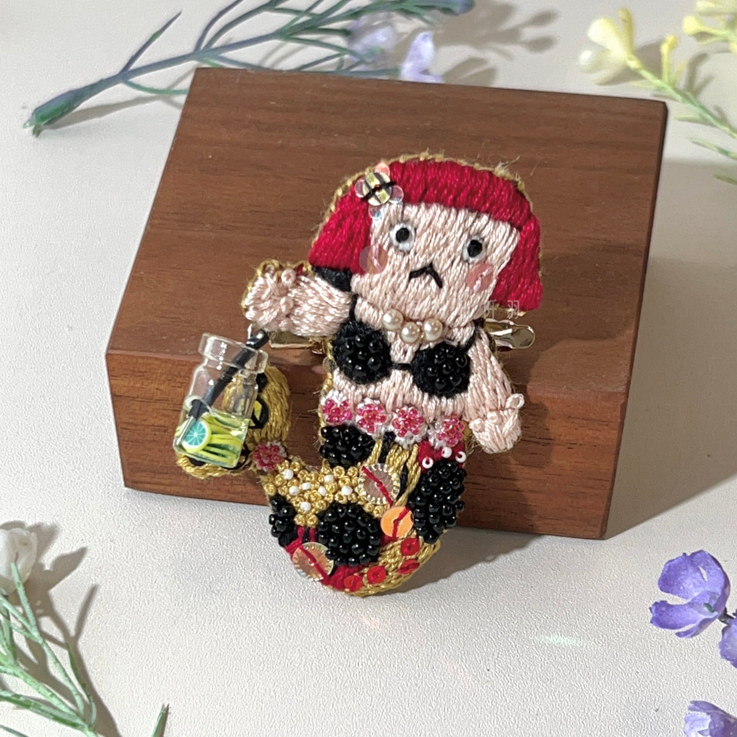 【日本設計師|日本手作飾物|刺繡|髮夾/胸針|兩用】 草間彌生風美人魚兩用髮夾胸針 I