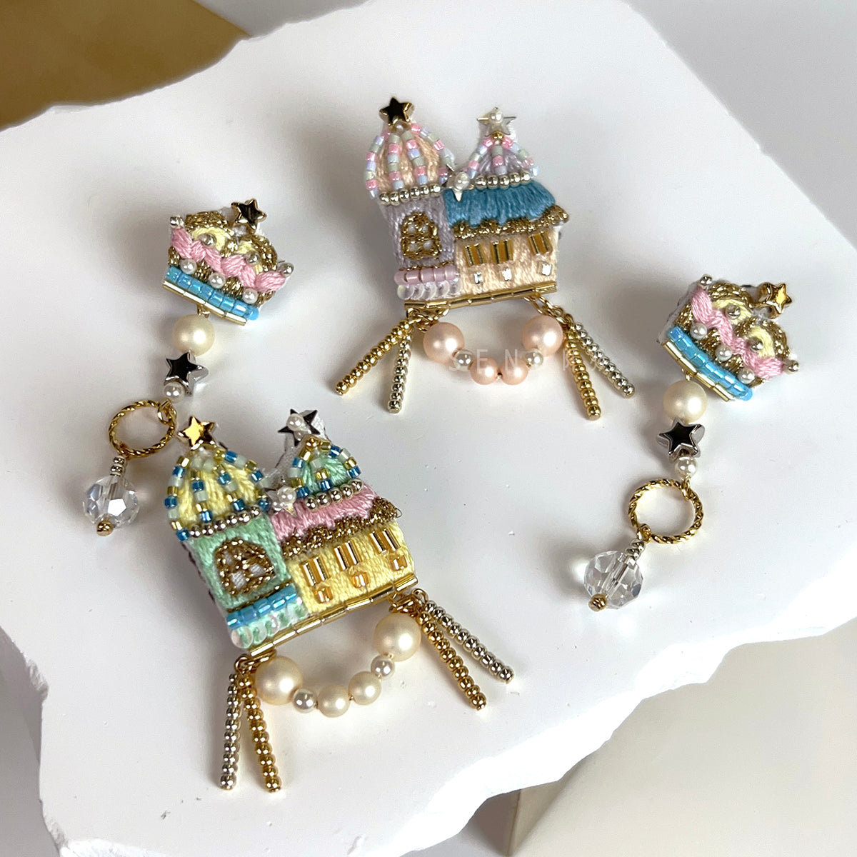 【日本手藝師|日本手作飾物|刺繡|耳飾|耳環】 皇宮皇冠釘珠刺繡耳環