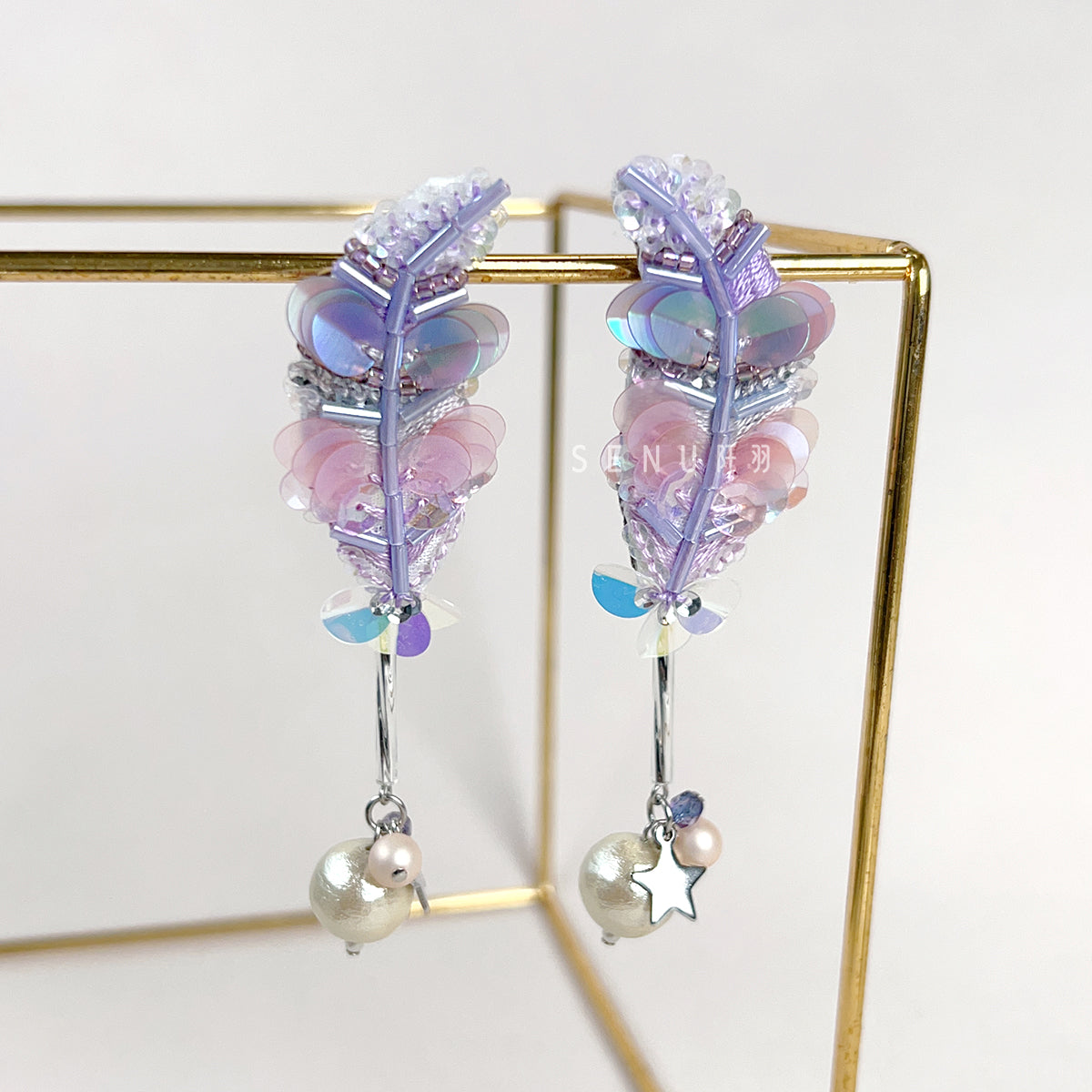 【日本手藝師|日本手作飾物|刺繡|耳飾|耳環】 羽毛吊珍珠刺繡手作耳環