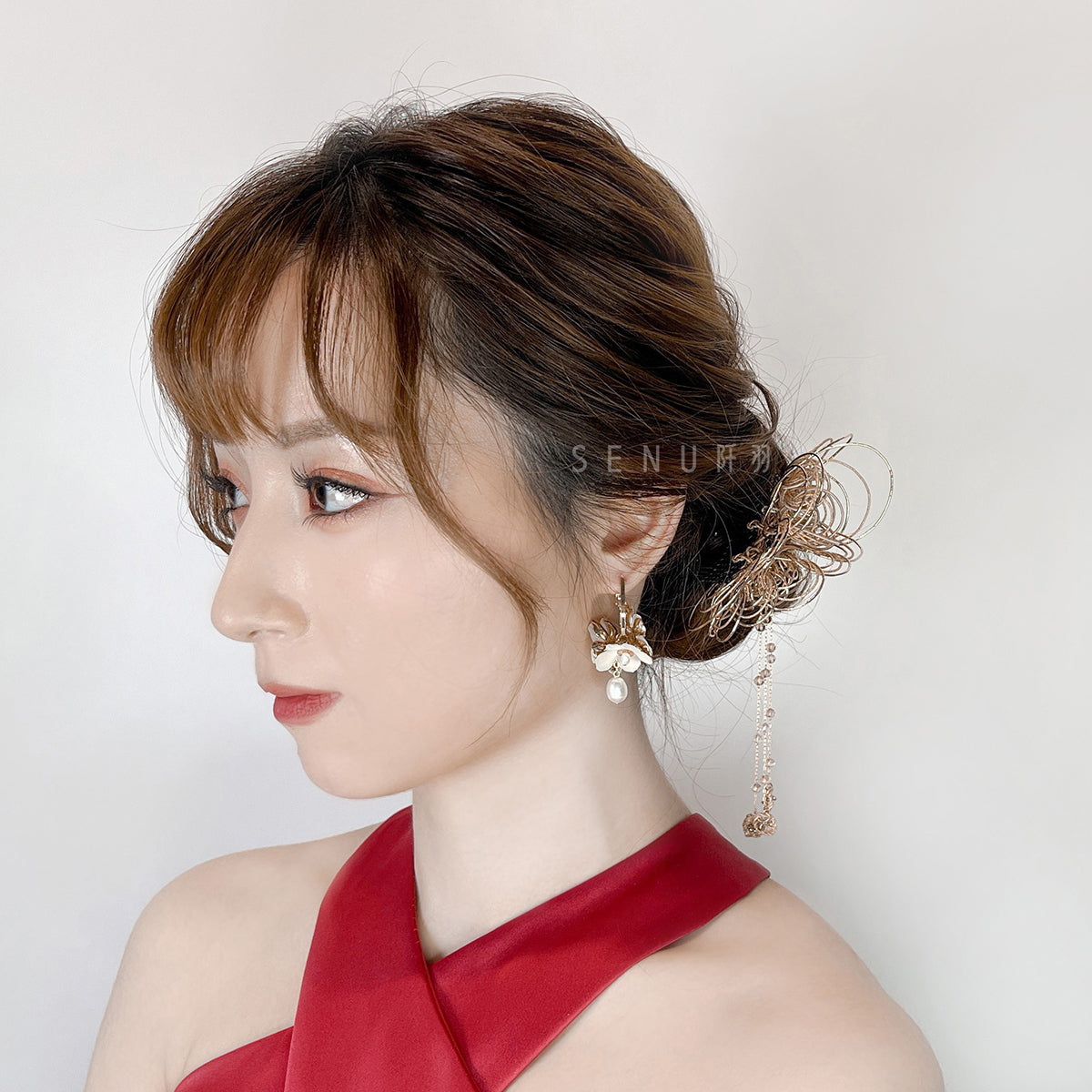 [Japanese craftsman｜Japanese handmade｜bridal accessories｜fabric flowers｜earrings｜earrings] Three-flower hanging pearl fabric earrings