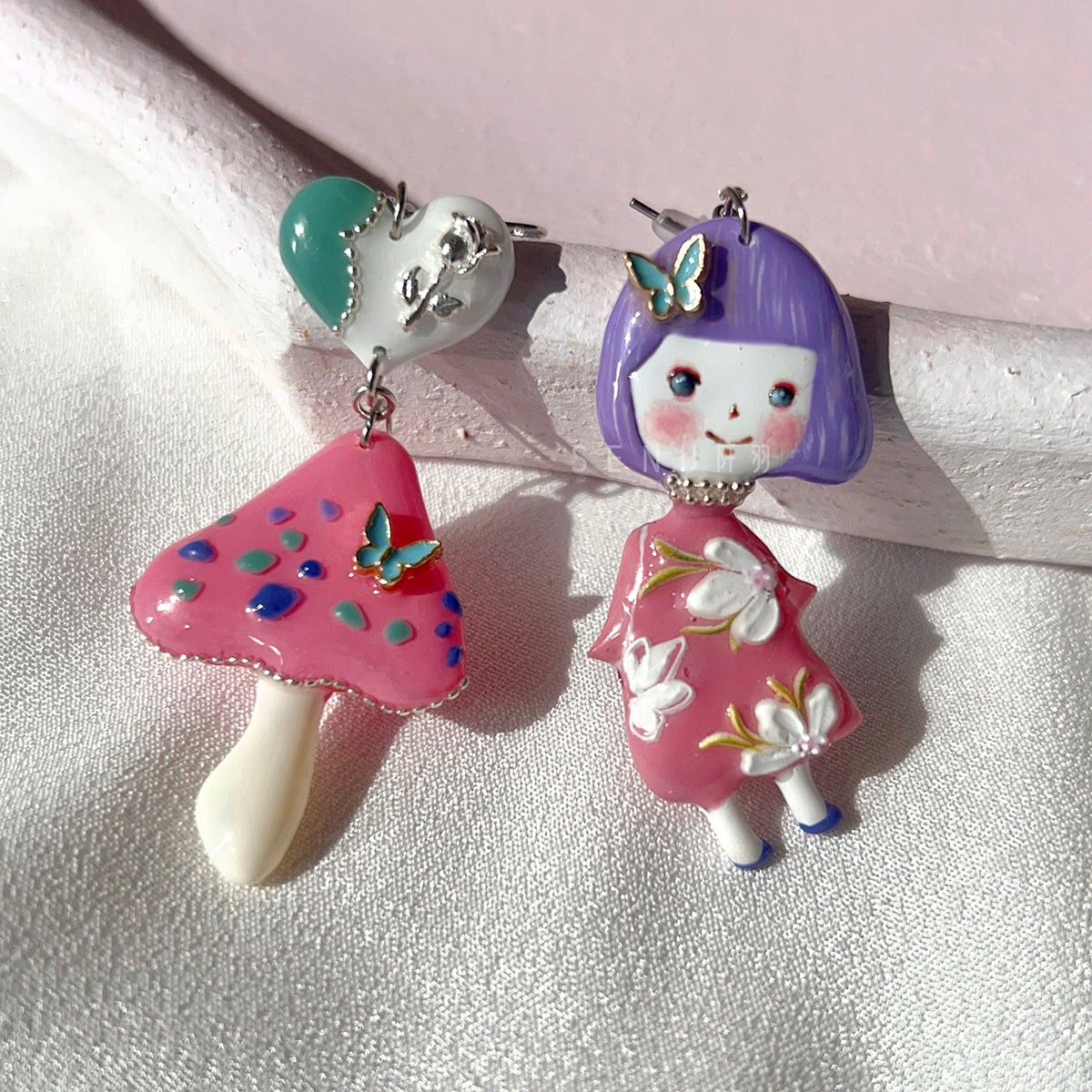[Japanese Designer | Japanese Handmade Accessories | Resin | Earrings | Earrings] Hand-painted earrings for girls in mushroom skirts