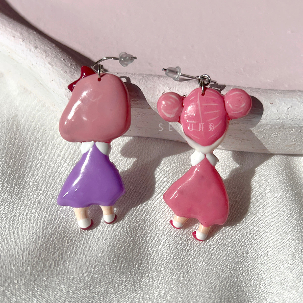 [Japanese Designer｜Japanese Handmade Accessories｜Resin｜Earrings｜Earrings] Hand-painted earrings for girls in twin floral skirts