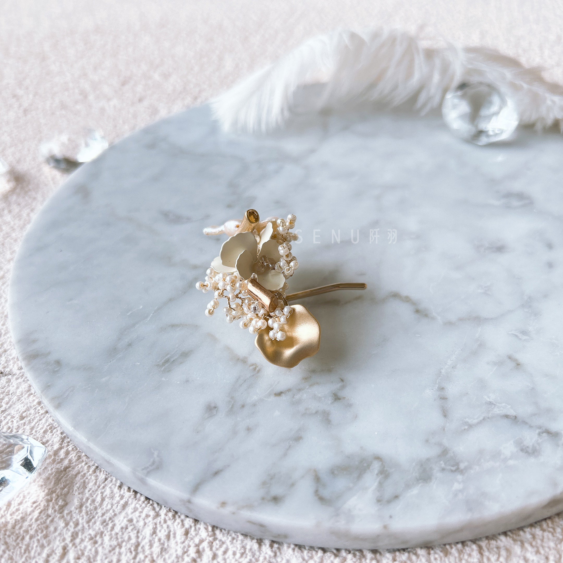 [Japanese craftsmen｜Japanese handmade accessories｜Beads｜Headwear/hair accessories｜Hair buttons] Petal pearl beaded hair buttons