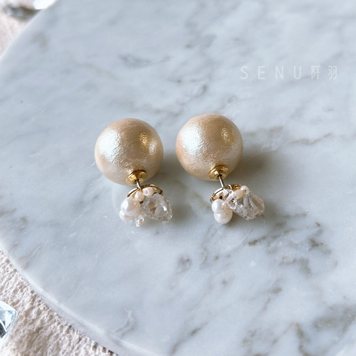 [Japanese craftsman｜Japanese handmade accessories｜Beads｜Earrings｜Earrings] Large cotton pearl ear plug beaded earrings