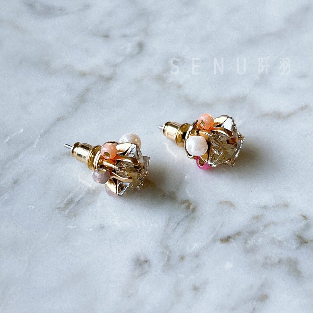 [Japanese craftsman | Japanese handmade jewelry | Beads | Earrings | Earrings] Star Claw Diamond Beaded Earrings