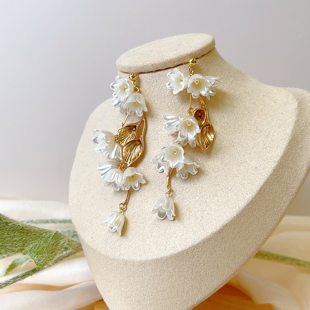 [Japanese Designer | Japanese Handmade Accessories | Resin | Earrings | Earrings] Sayuri Gold Leaf Drop Earrings