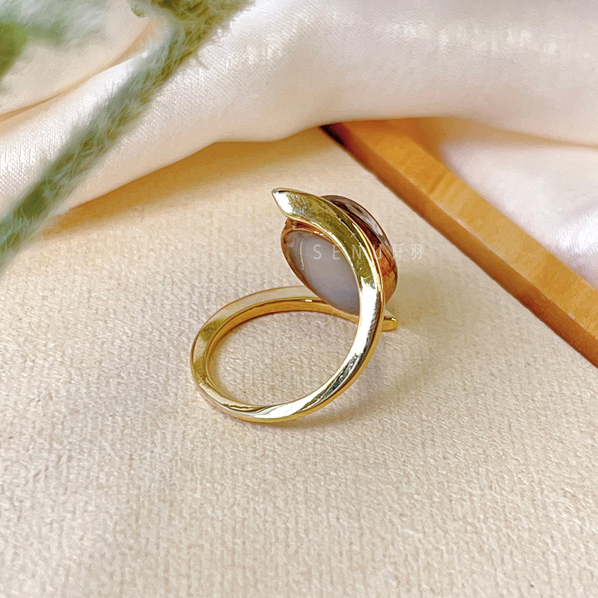 [Japanese designer | Japanese handmade jewelry | Resin | Ring] Oval double-ring resin dried flower ring