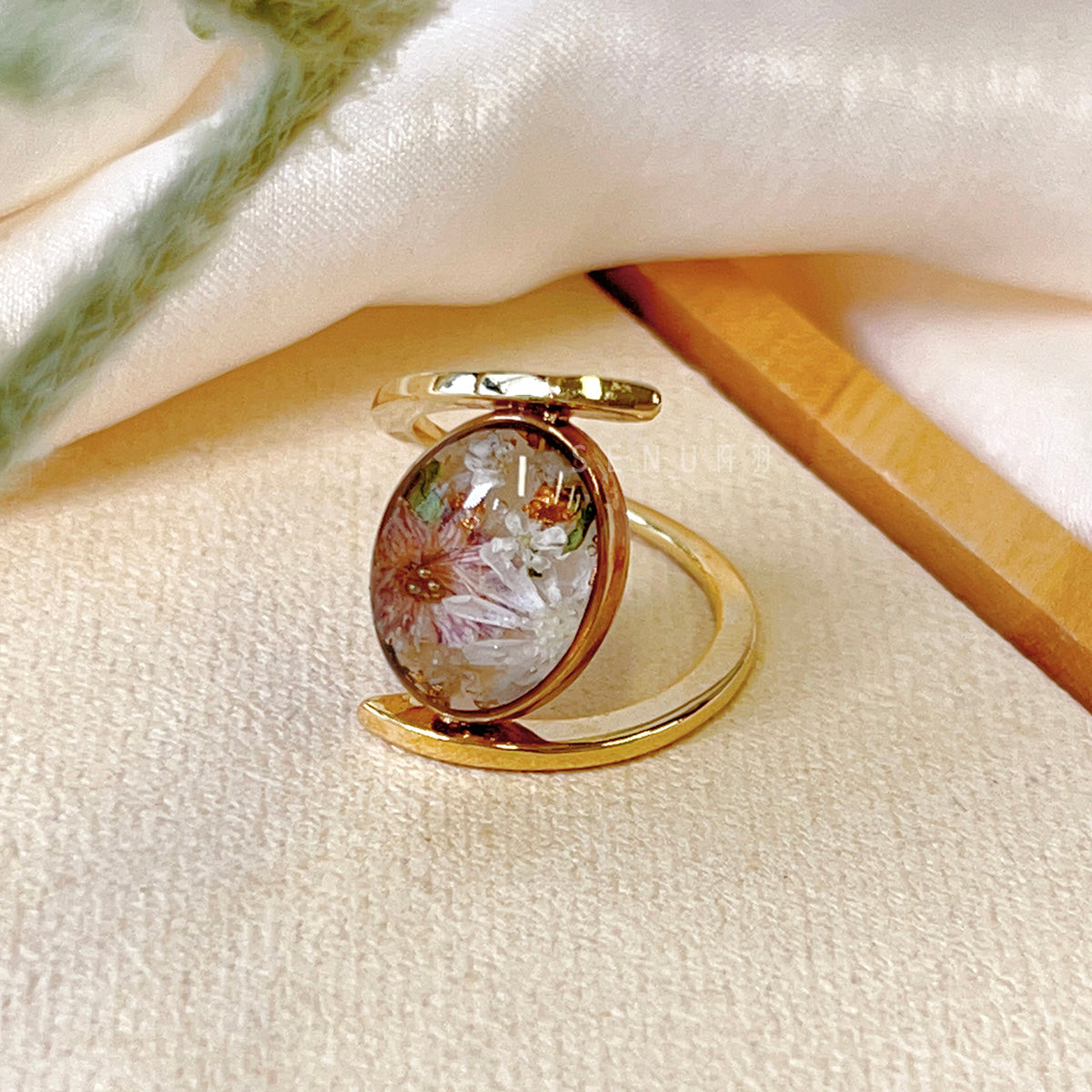 [Japanese designer | Japanese handmade jewelry | Resin | Ring] Oval double-ring resin dried flower ring